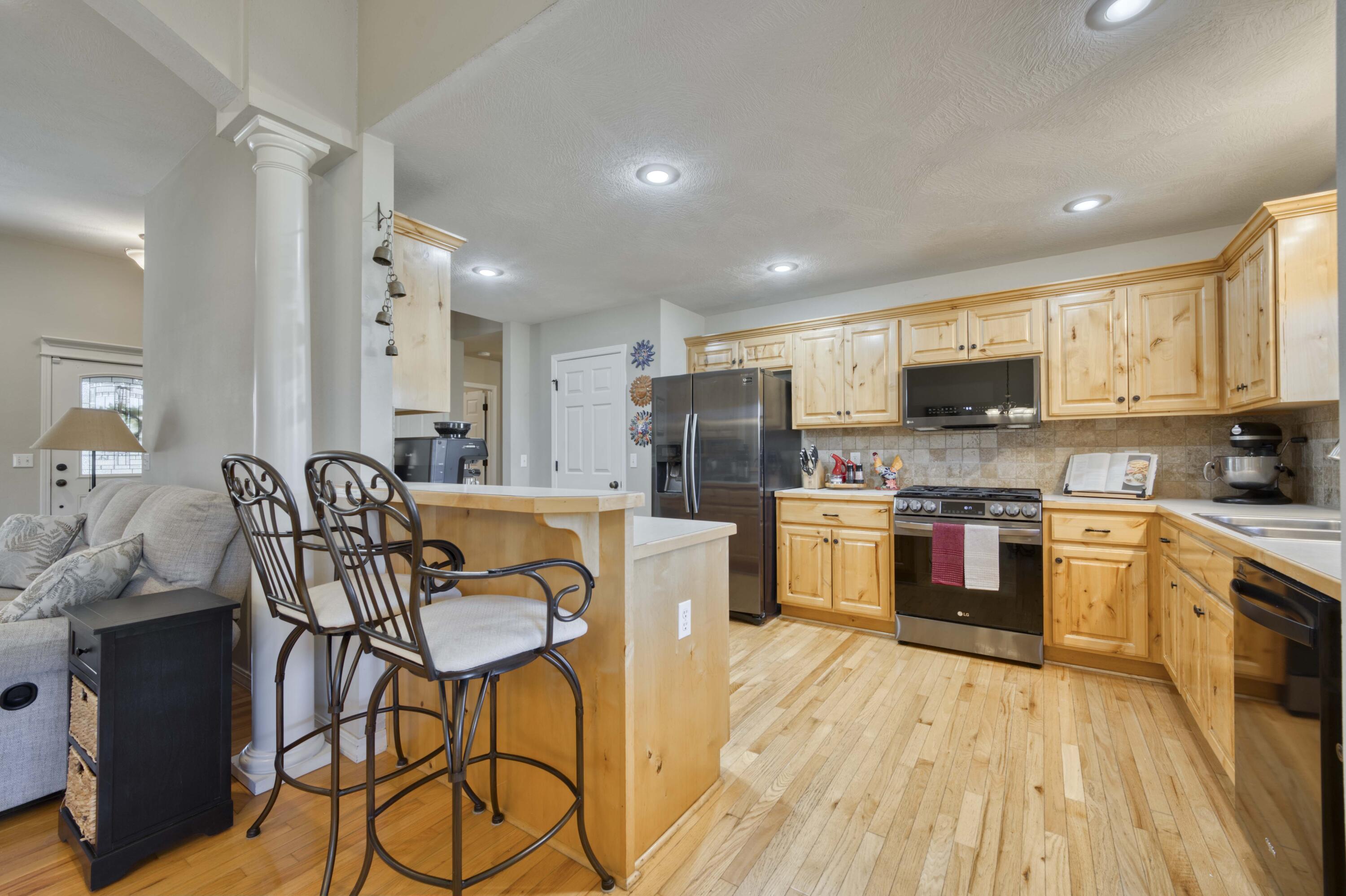 627 South Avenue Property Photo 8