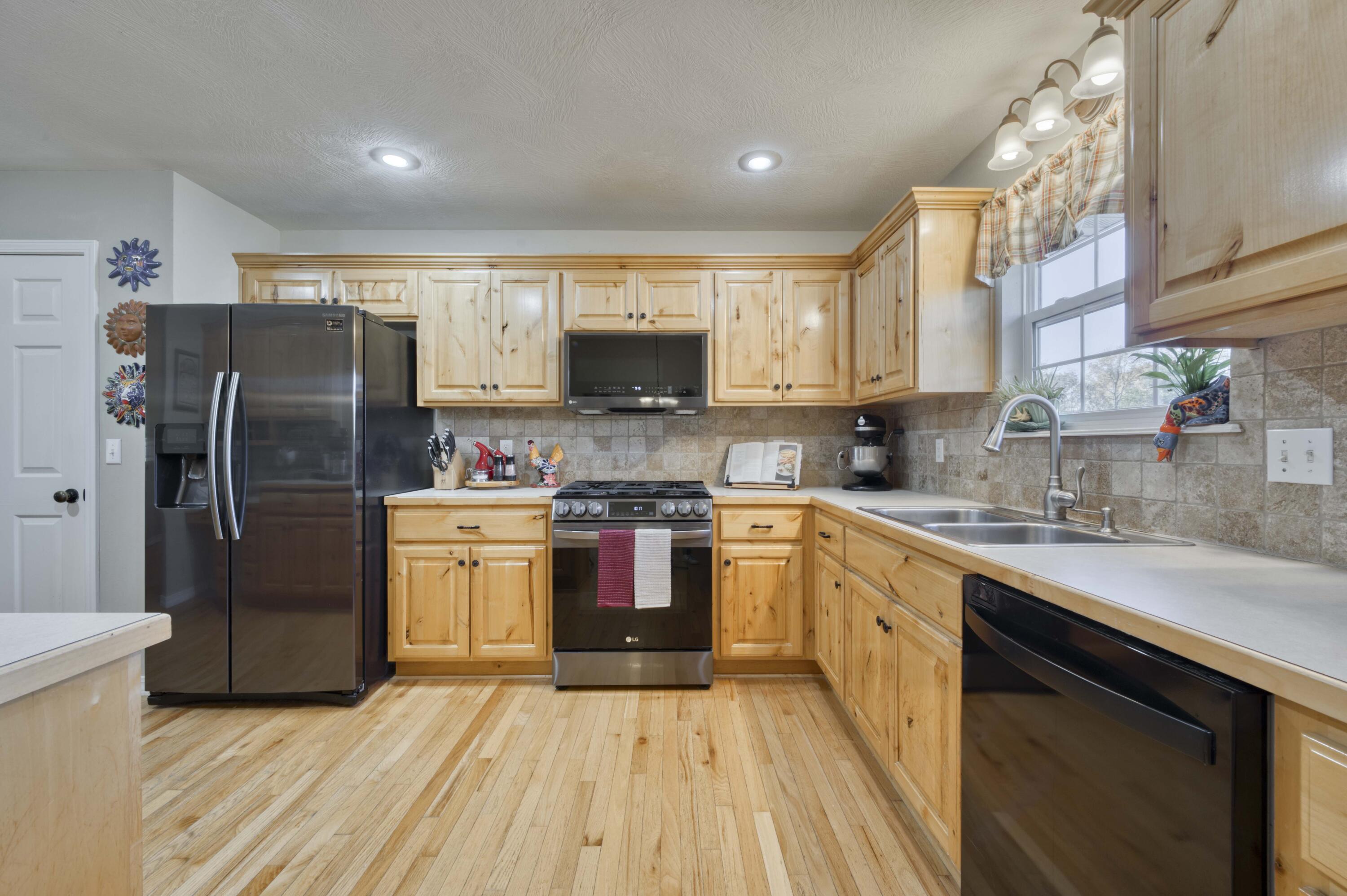 627 South Avenue Property Photo 9