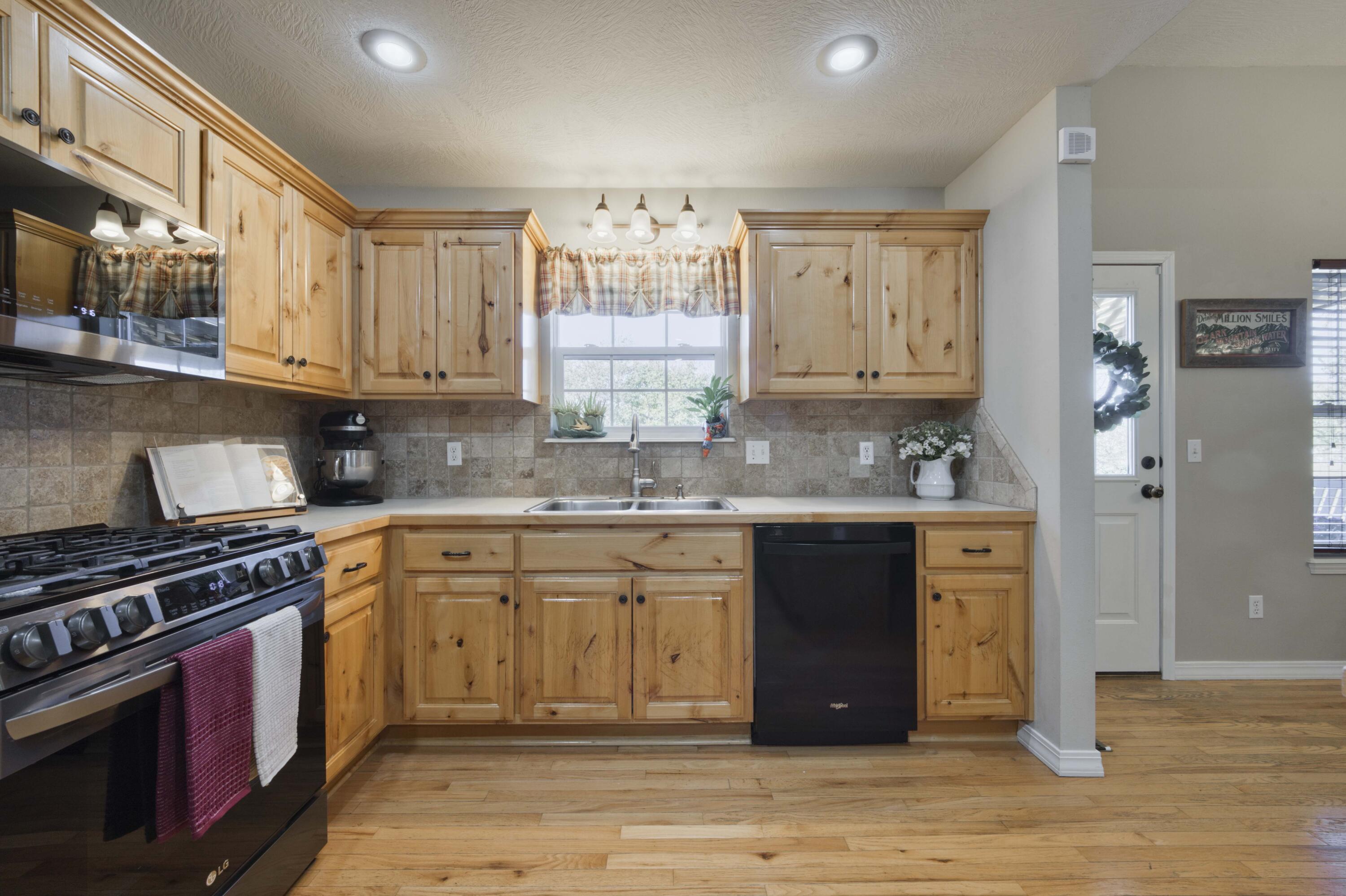 627 South Avenue Property Photo 11