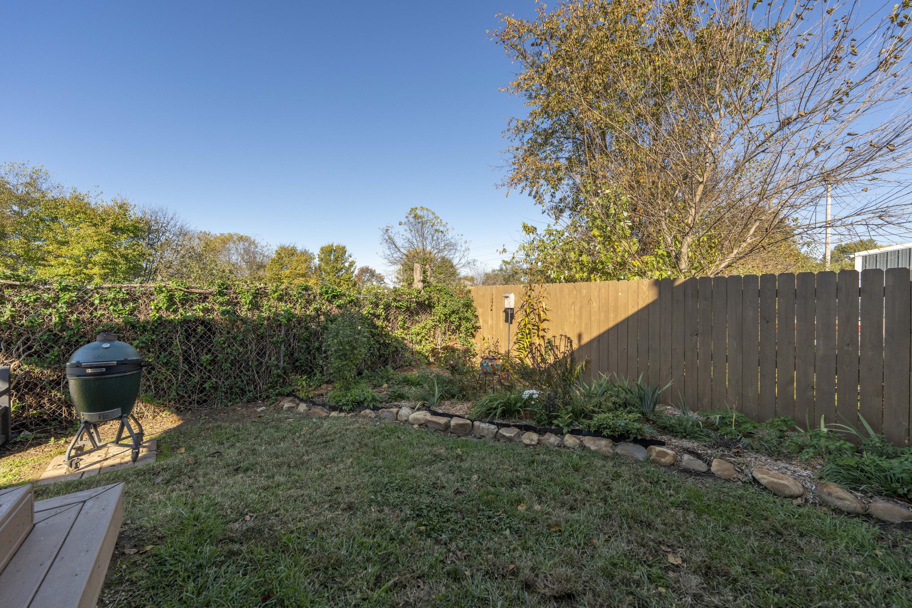 627 South Avenue Property Photo 28