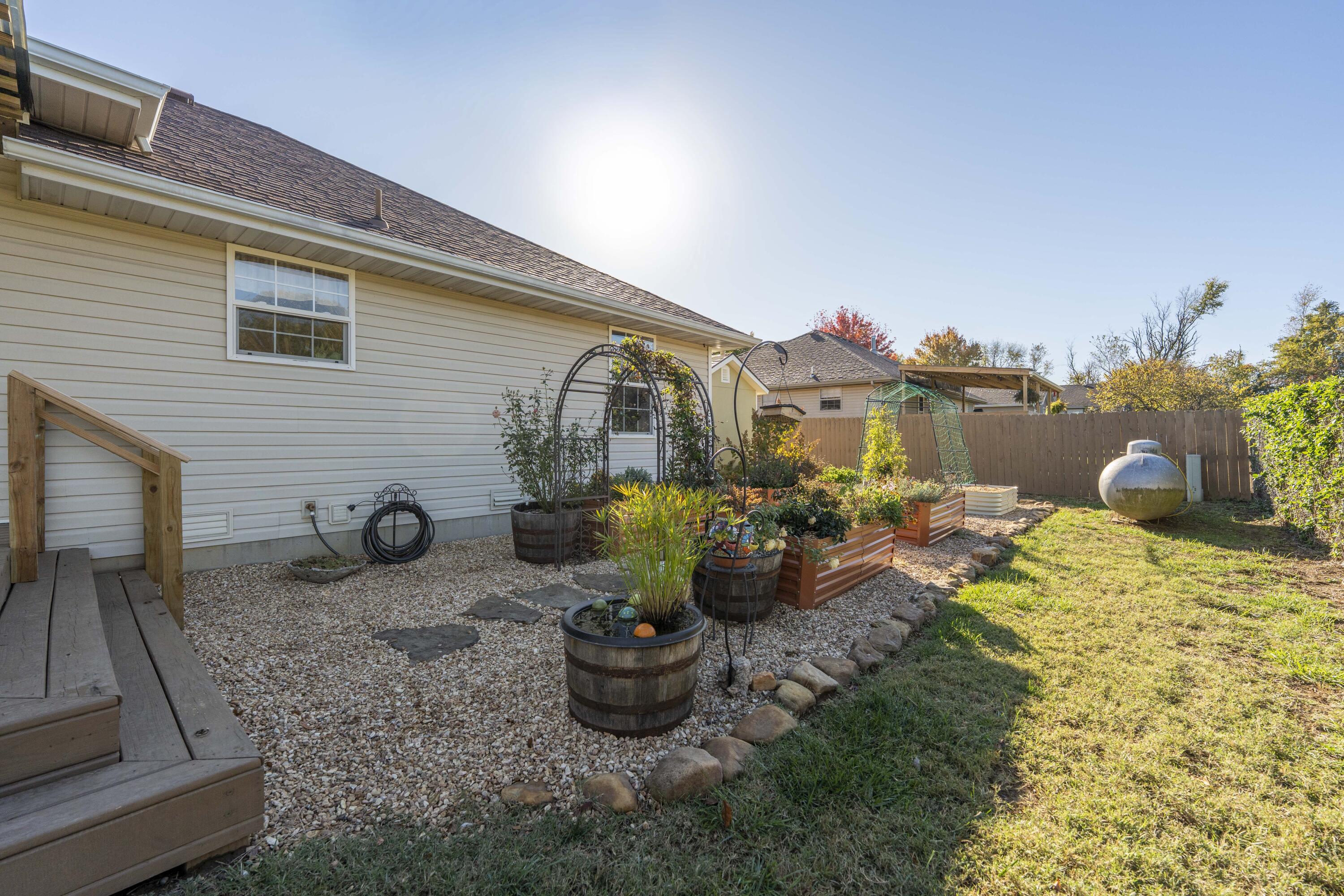 627 South Avenue Property Photo 31