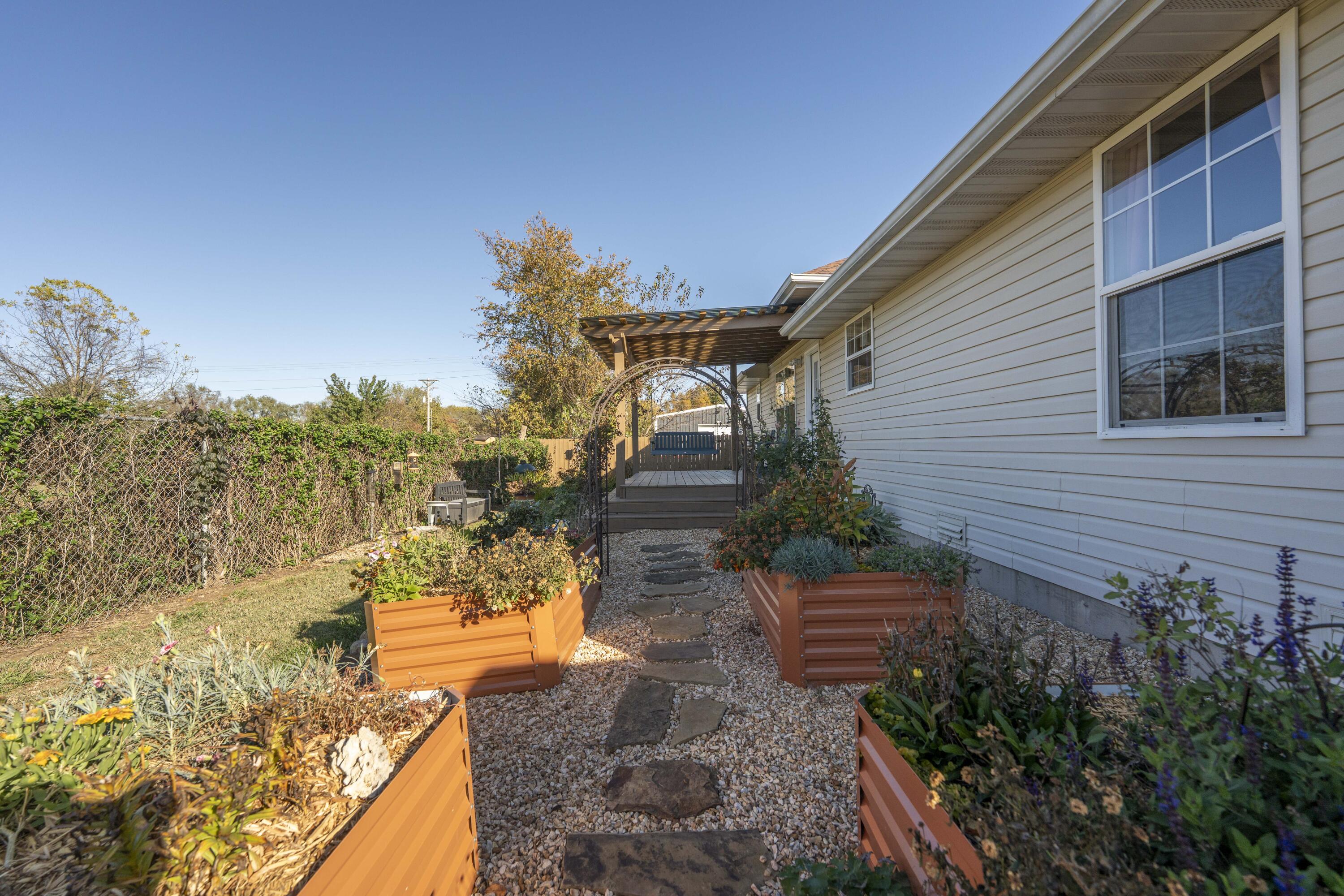 627 South Avenue Property Photo 35