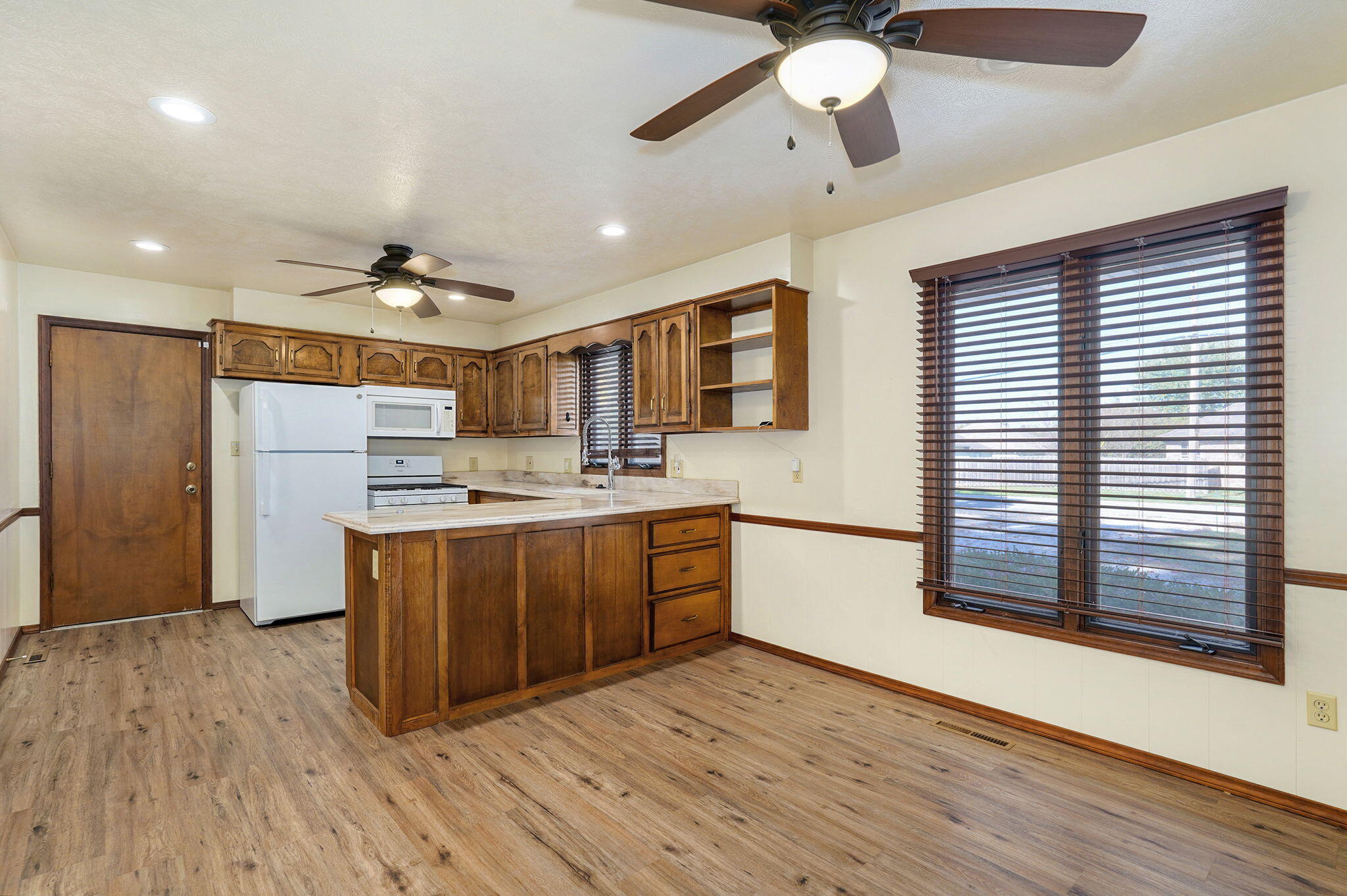 2642 East Catalpa Street Property Photo 8