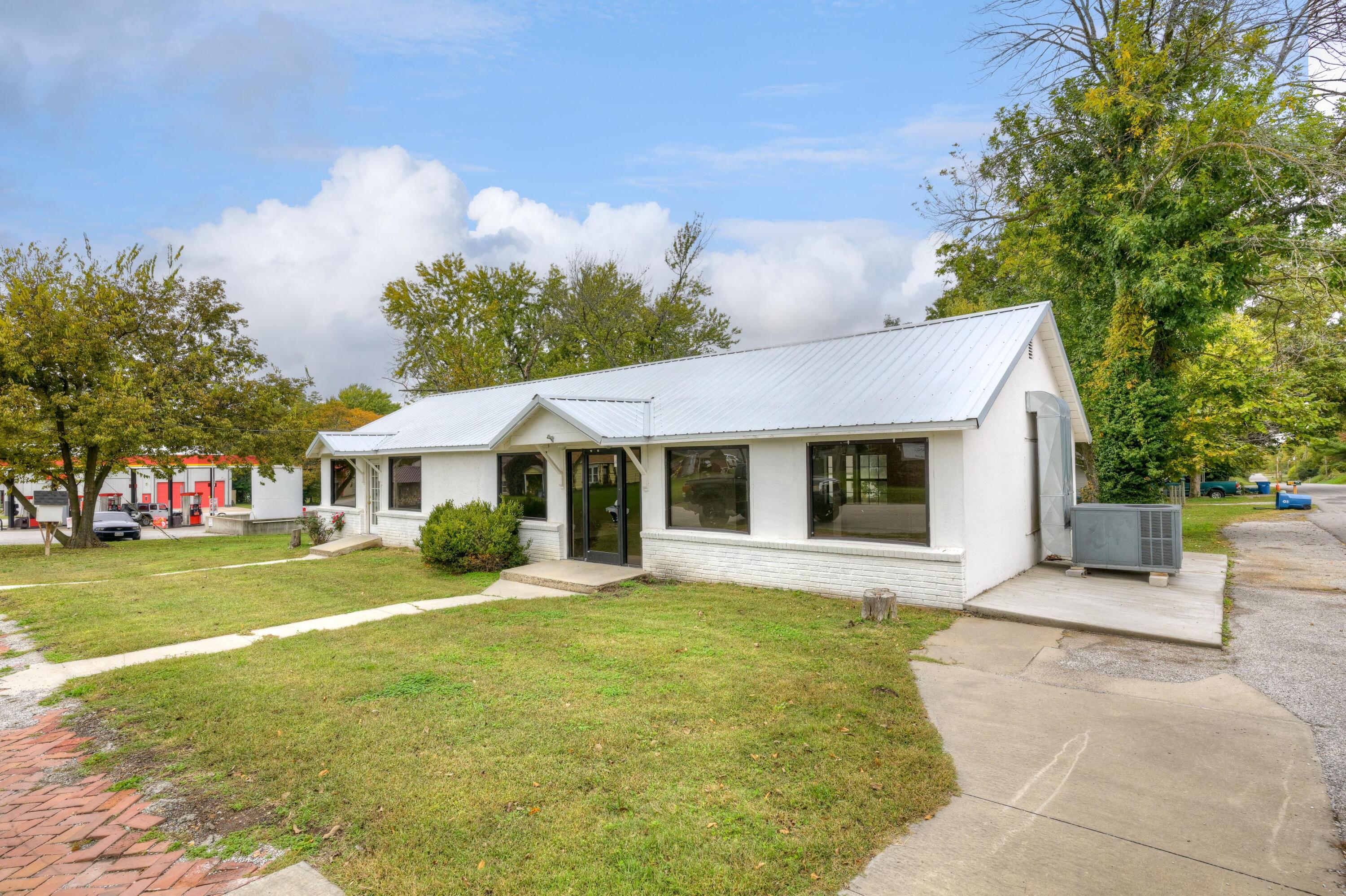 101 West Market Street Property Photo 2