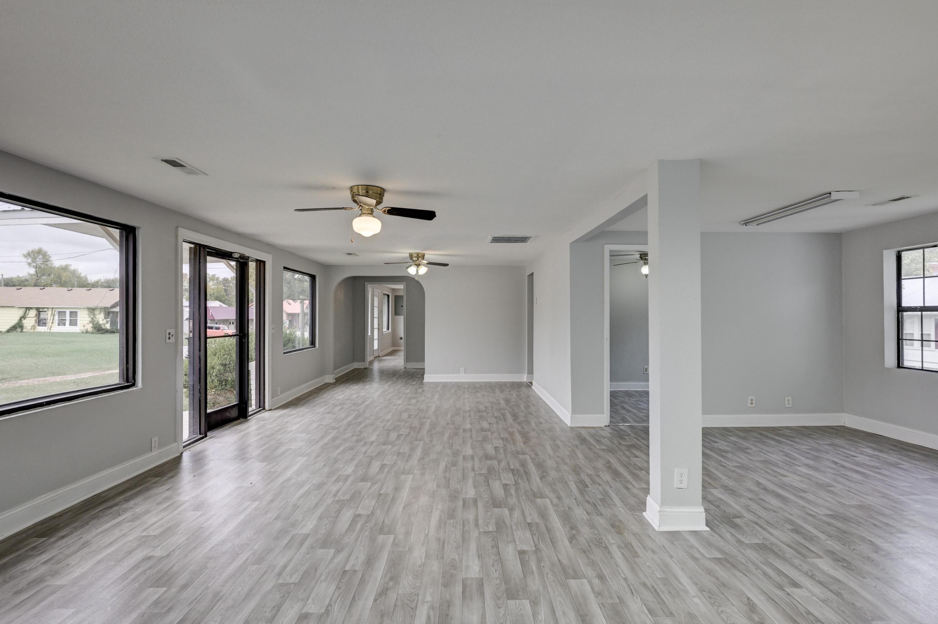 101 West Market Street Property Photo 4