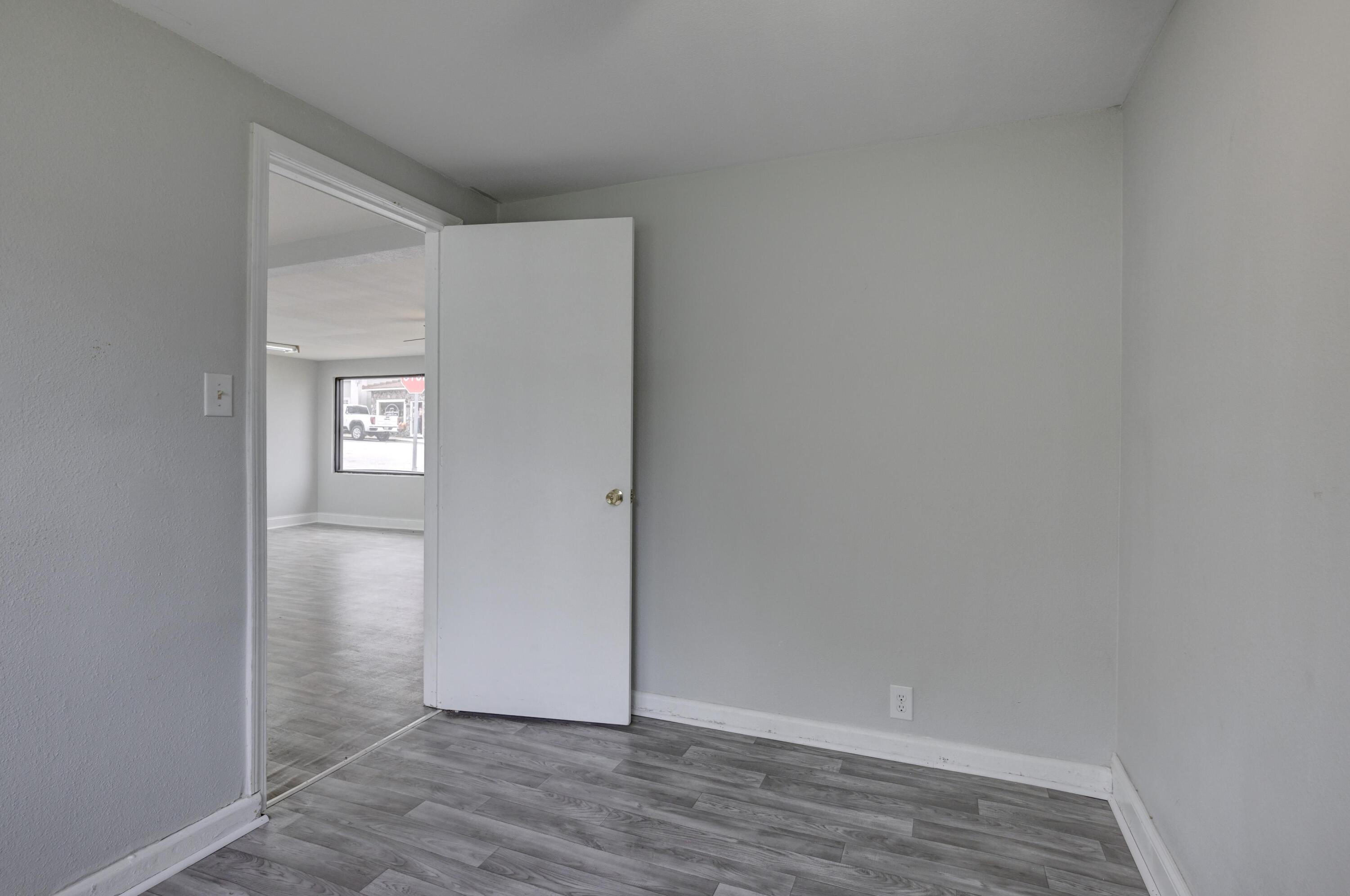 101 West Market Street Property Photo 7