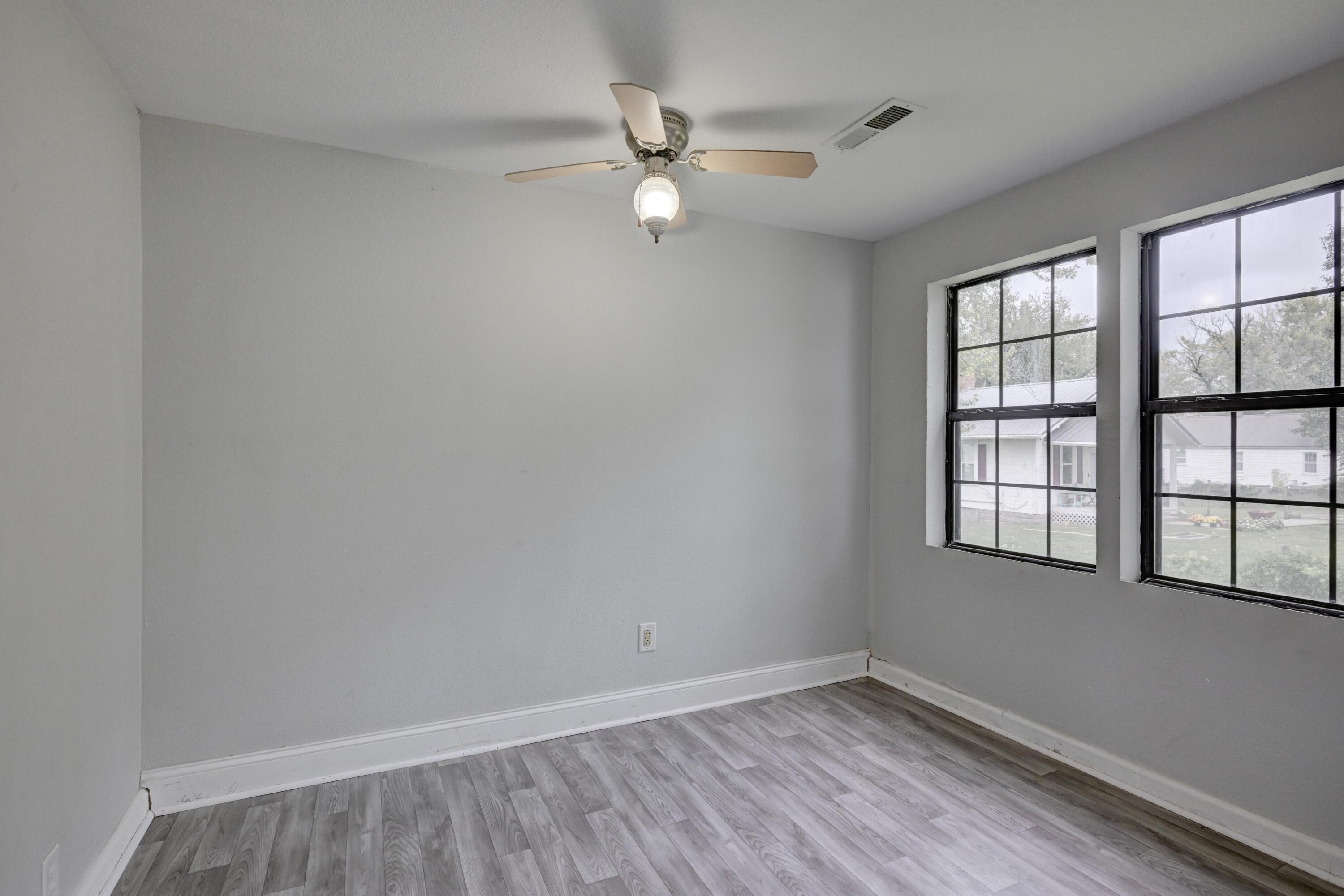 101 West Market Street Property Photo 8