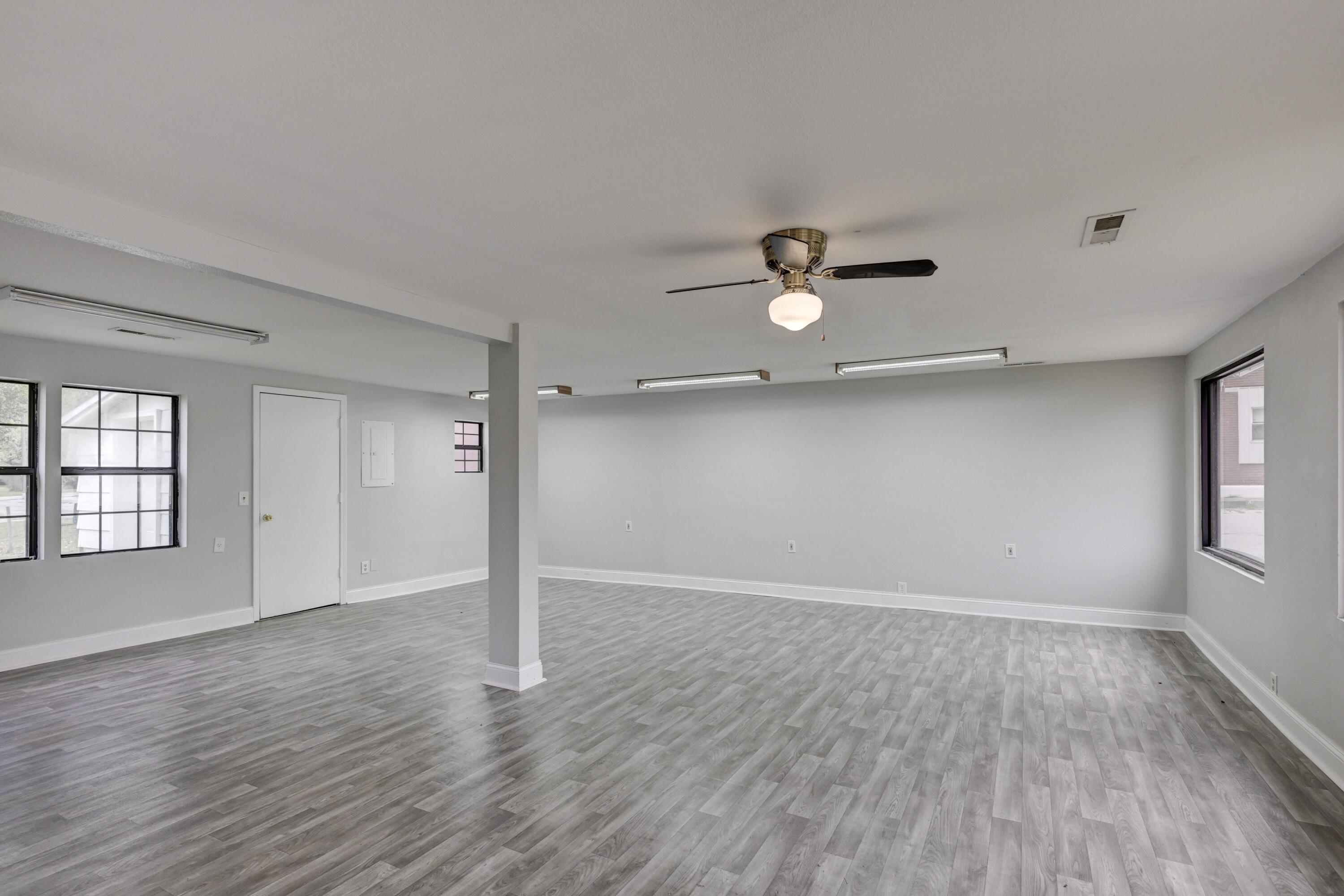 101 West Market Street Property Photo 10