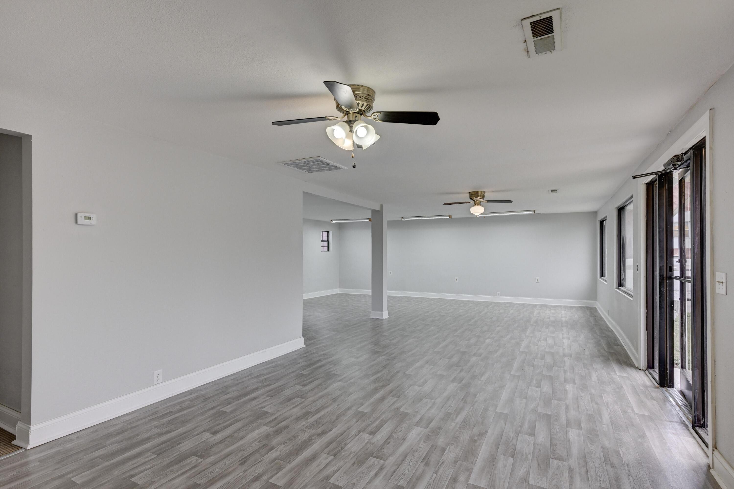 101 West Market Street Property Photo 11