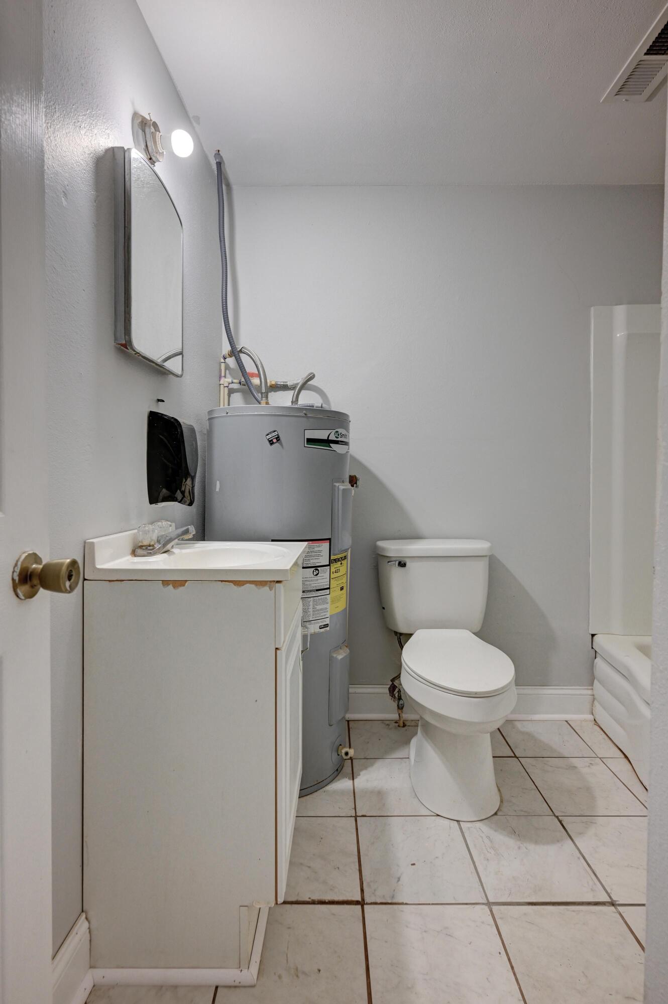 101 West Market Street Property Photo 12