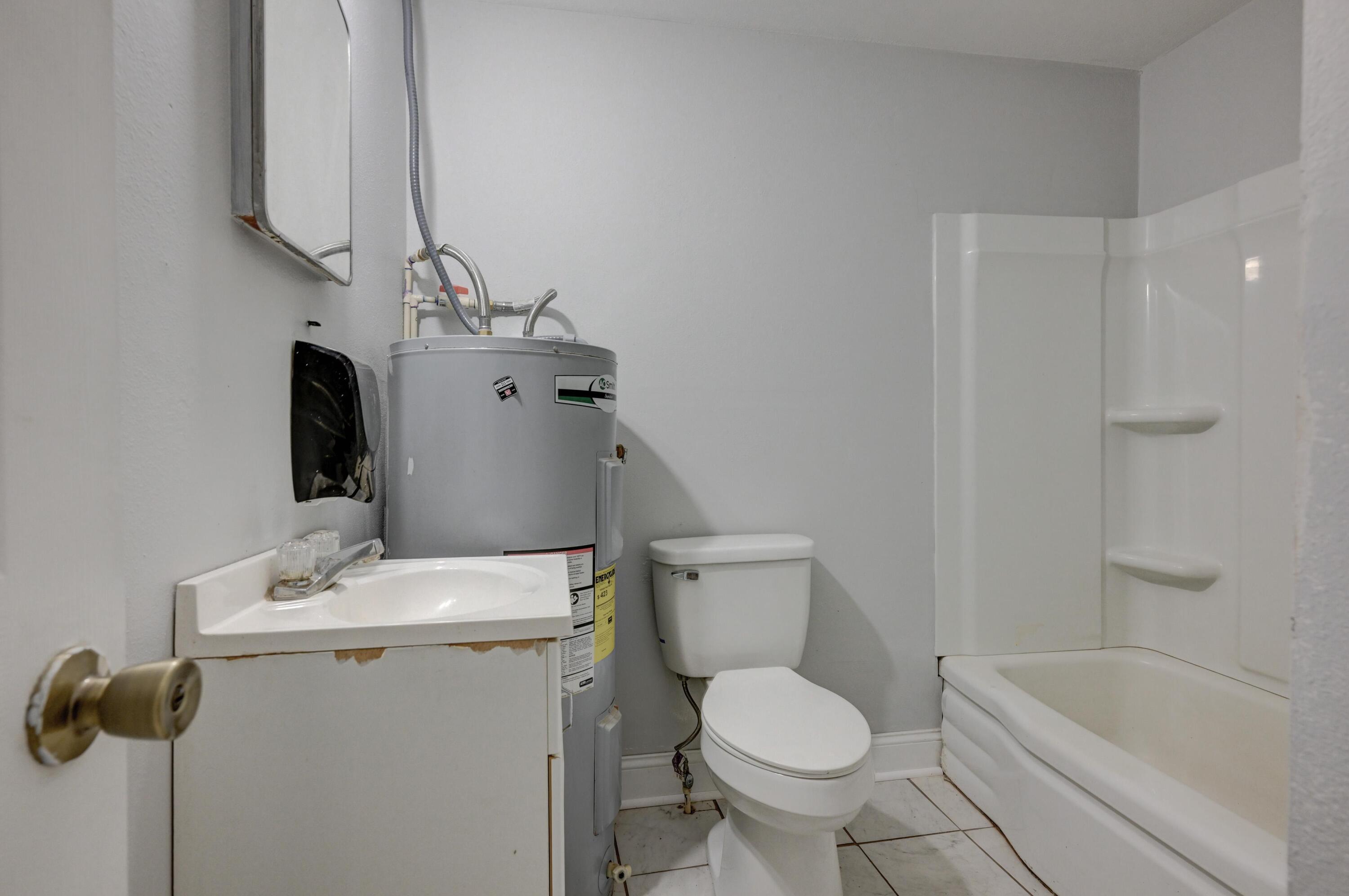 101 West Market Street Property Photo 14