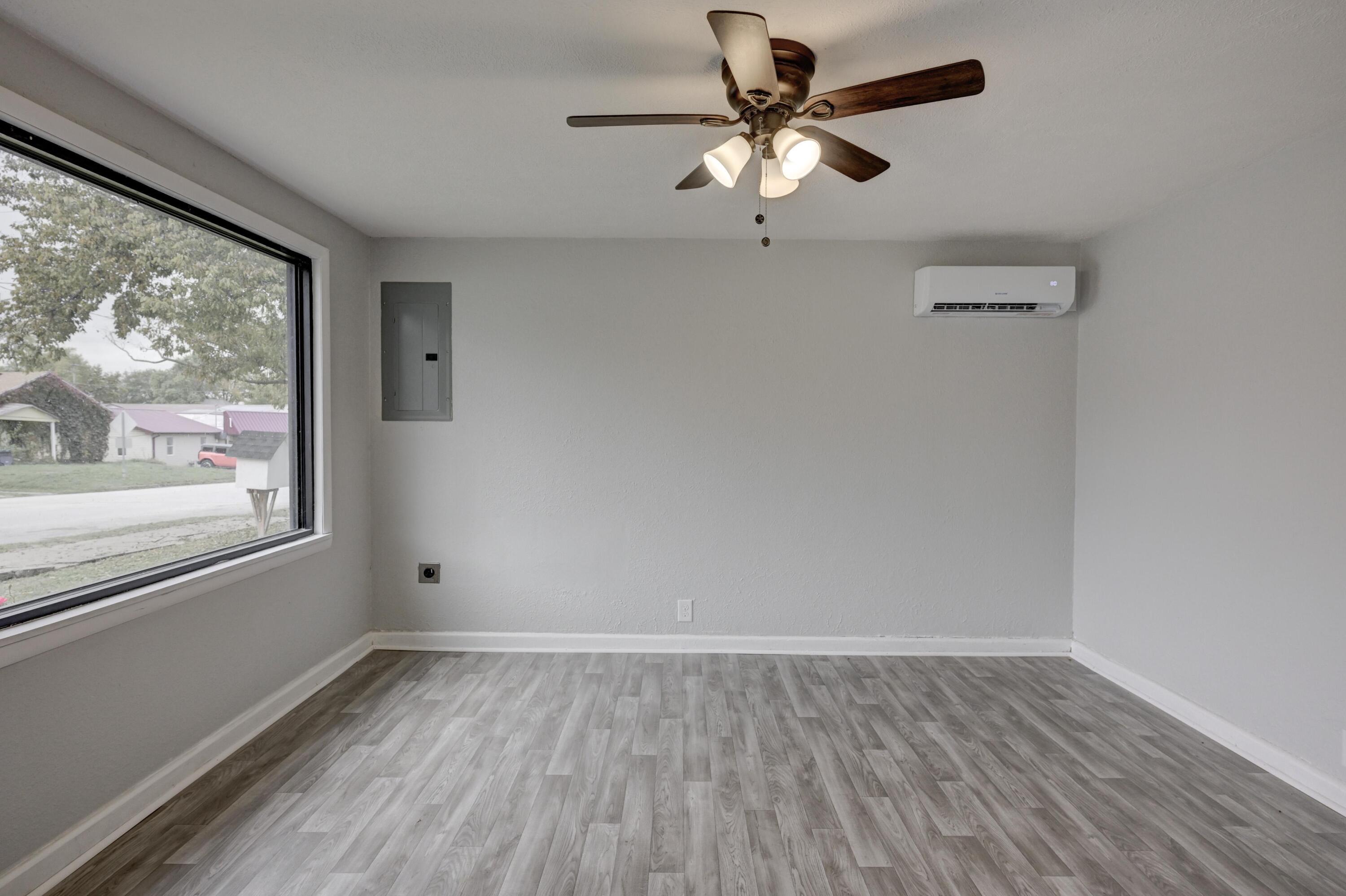 101 West Market Street Property Photo 18