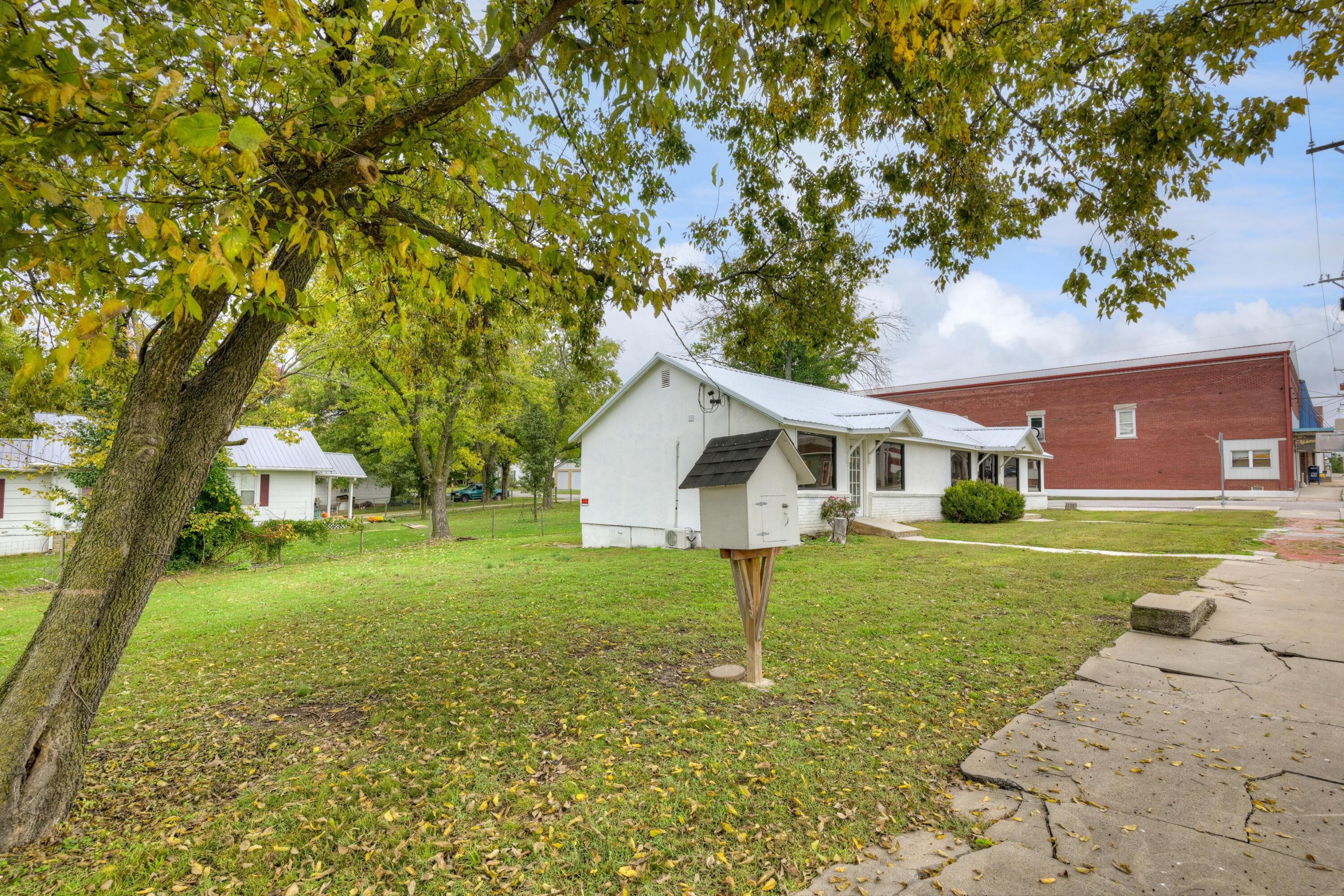 101 West Market Street Property Photo 28