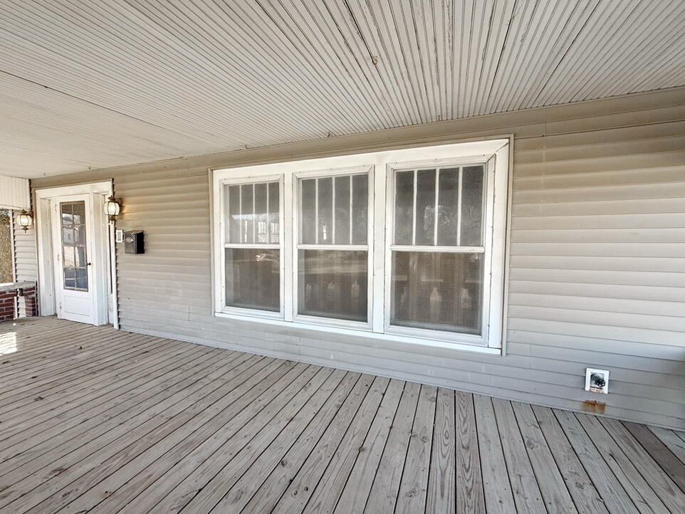 400 South Main Street Property Photo 8