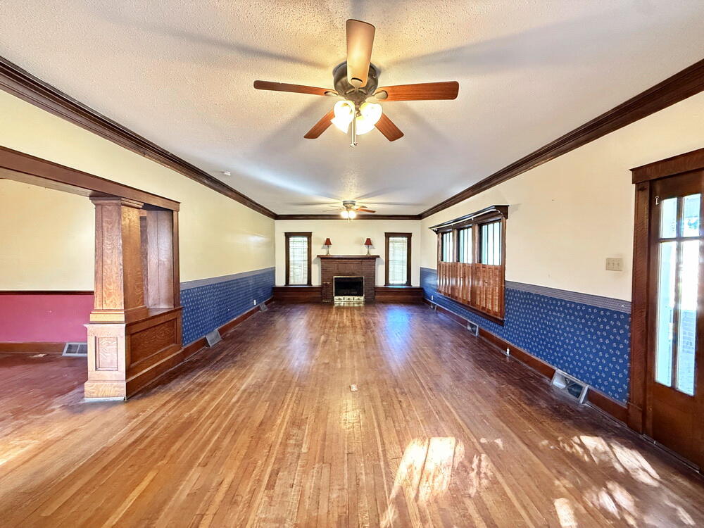 400 South Main Street Property Photo 10