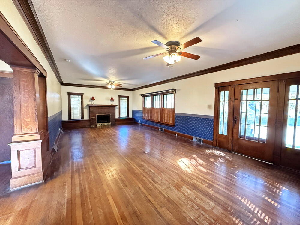 400 South Main Street Property Photo 13