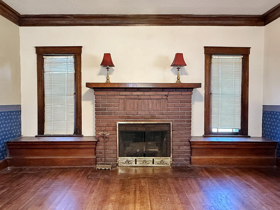 400 South Main Street Property Photo 14