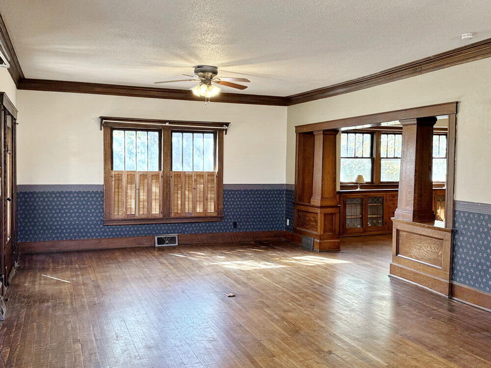 400 South Main Street Property Photo 15