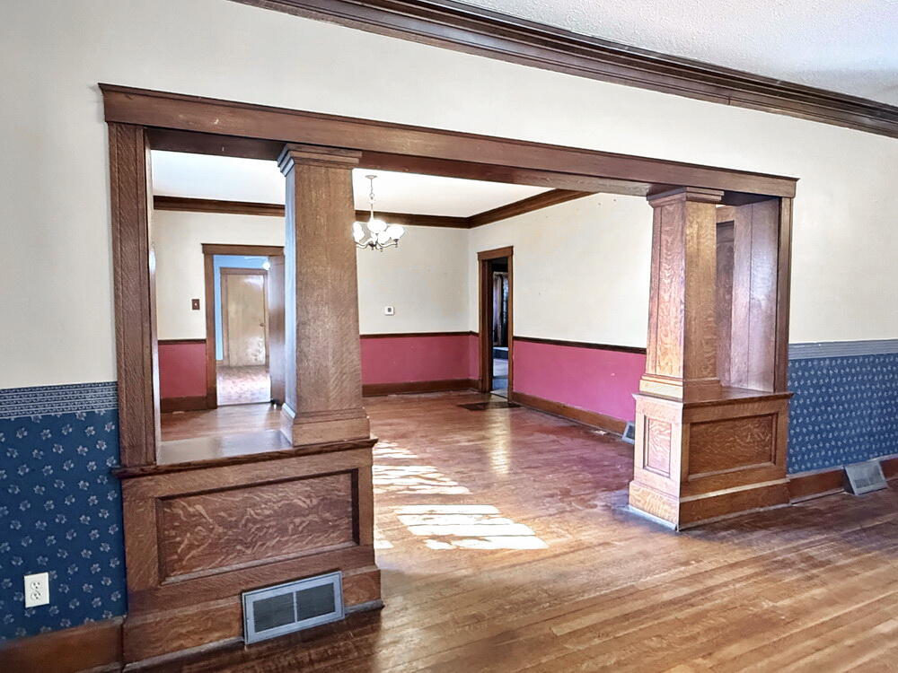 400 South Main Street Property Photo 16