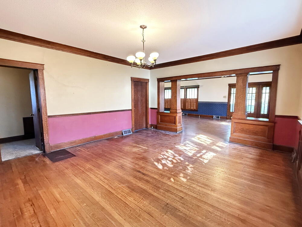 400 South Main Street Property Photo 17