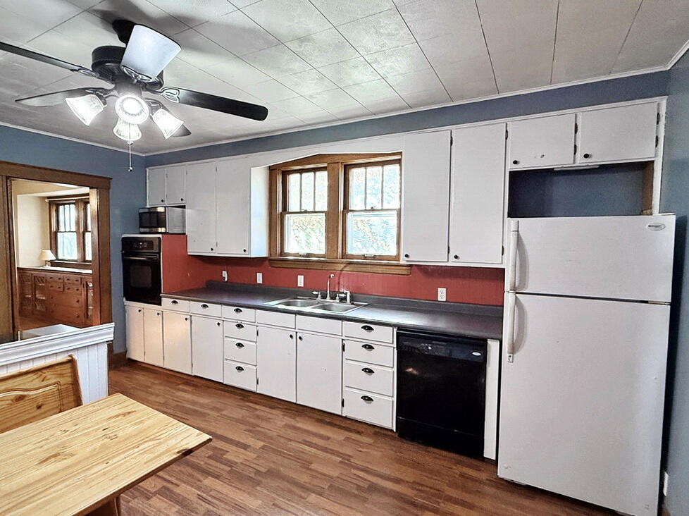 400 South Main Street Property Photo 24