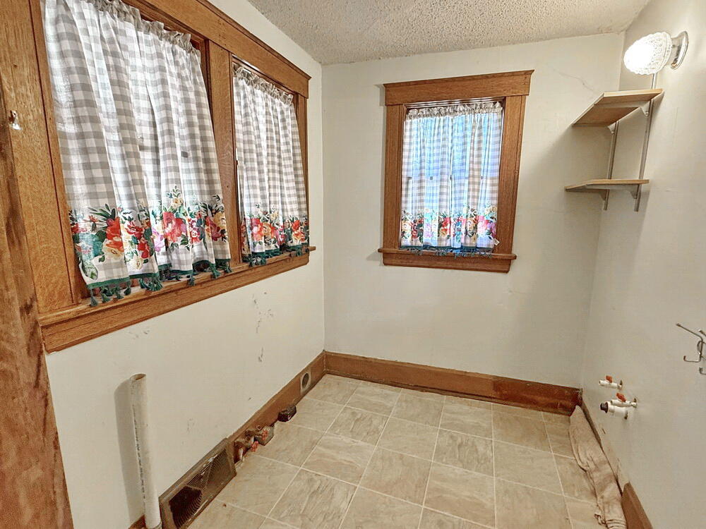 400 South Main Street Property Photo 26