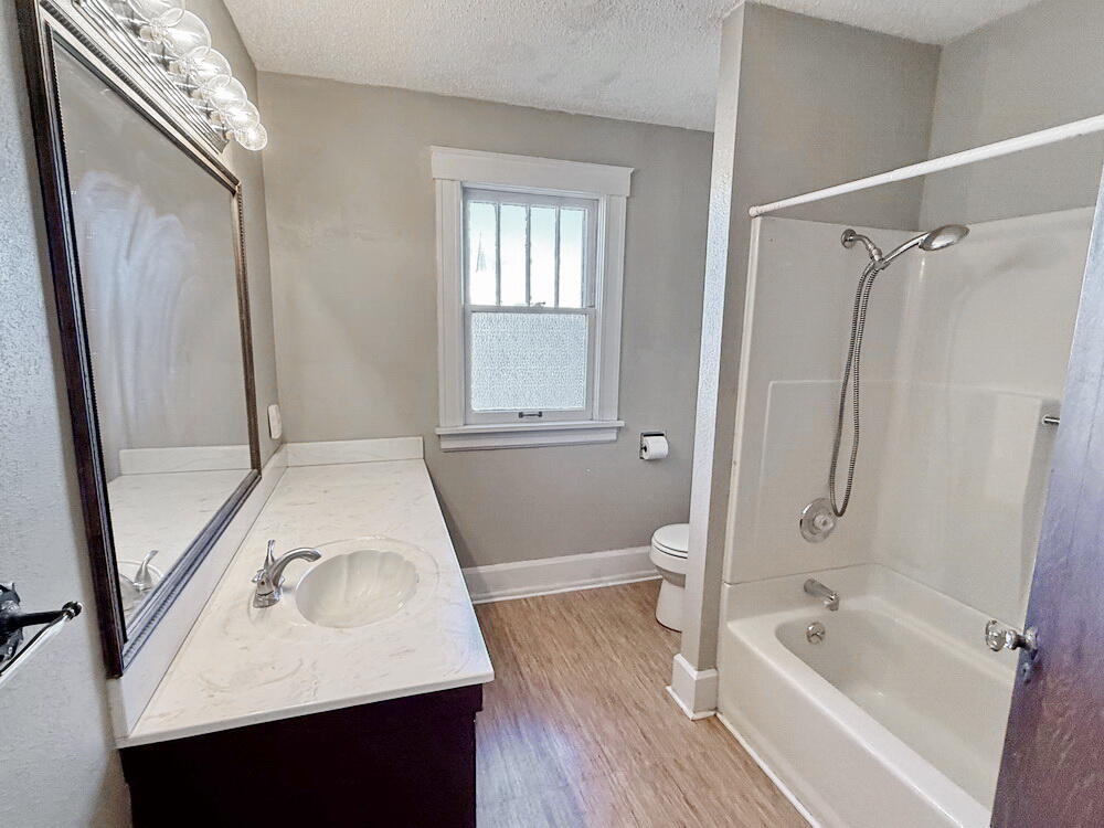 400 South Main Street Property Photo 31