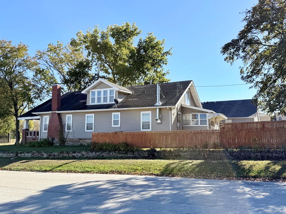 400 South Main Street Property Photo 42