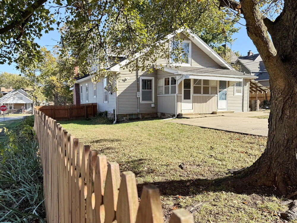 400 South Main Street Property Photo 44