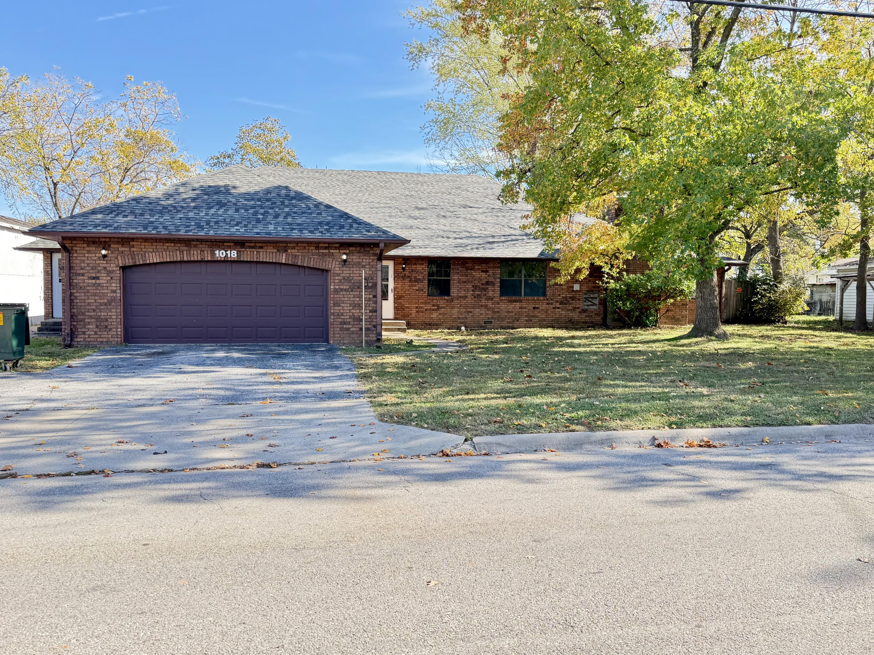 1018 South Lillian Avenue Property Photo 1