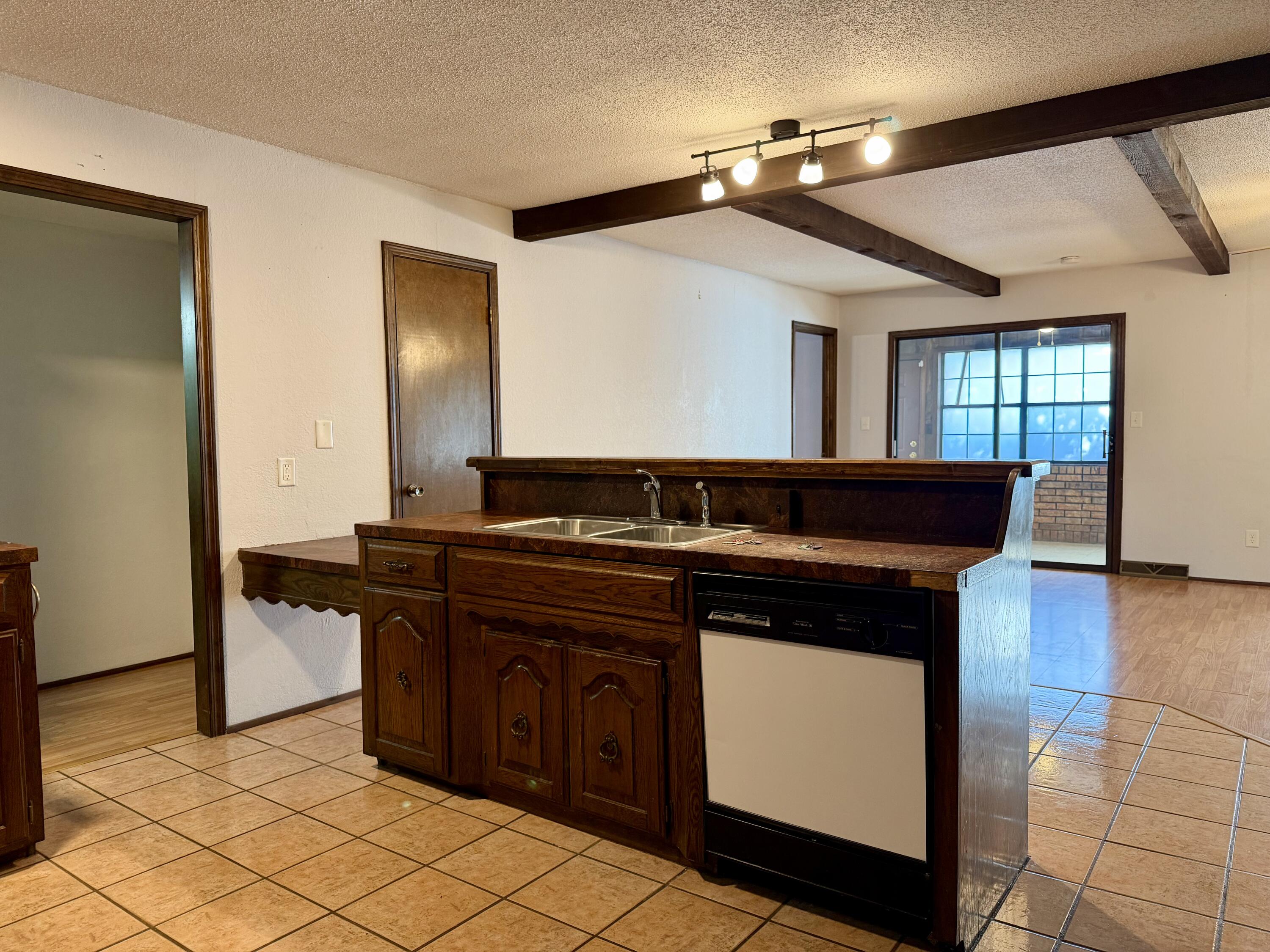 1018 South Lillian Avenue Property Photo 3