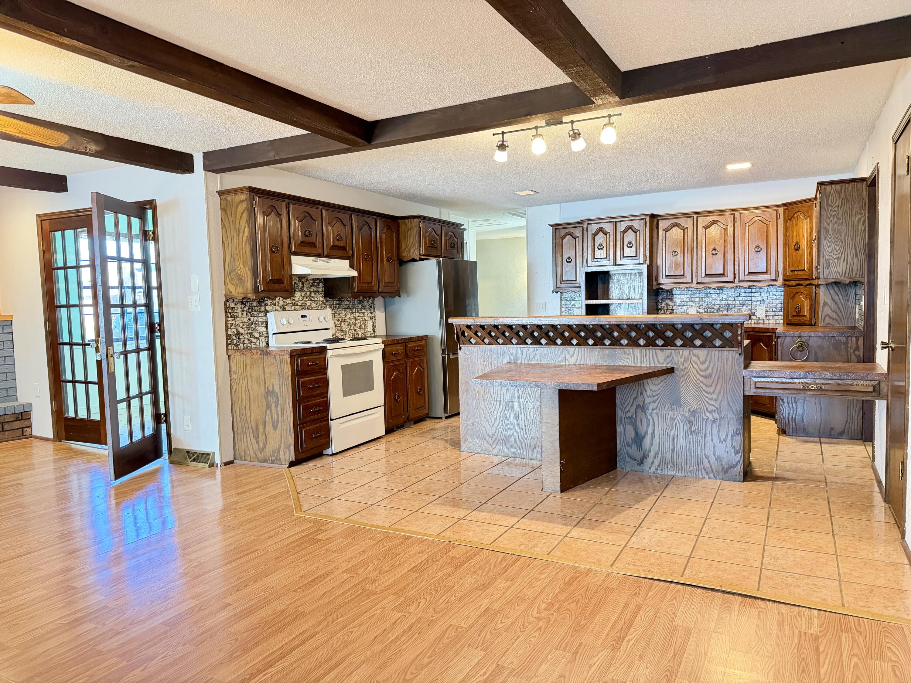 1018 South Lillian Avenue Property Photo 4