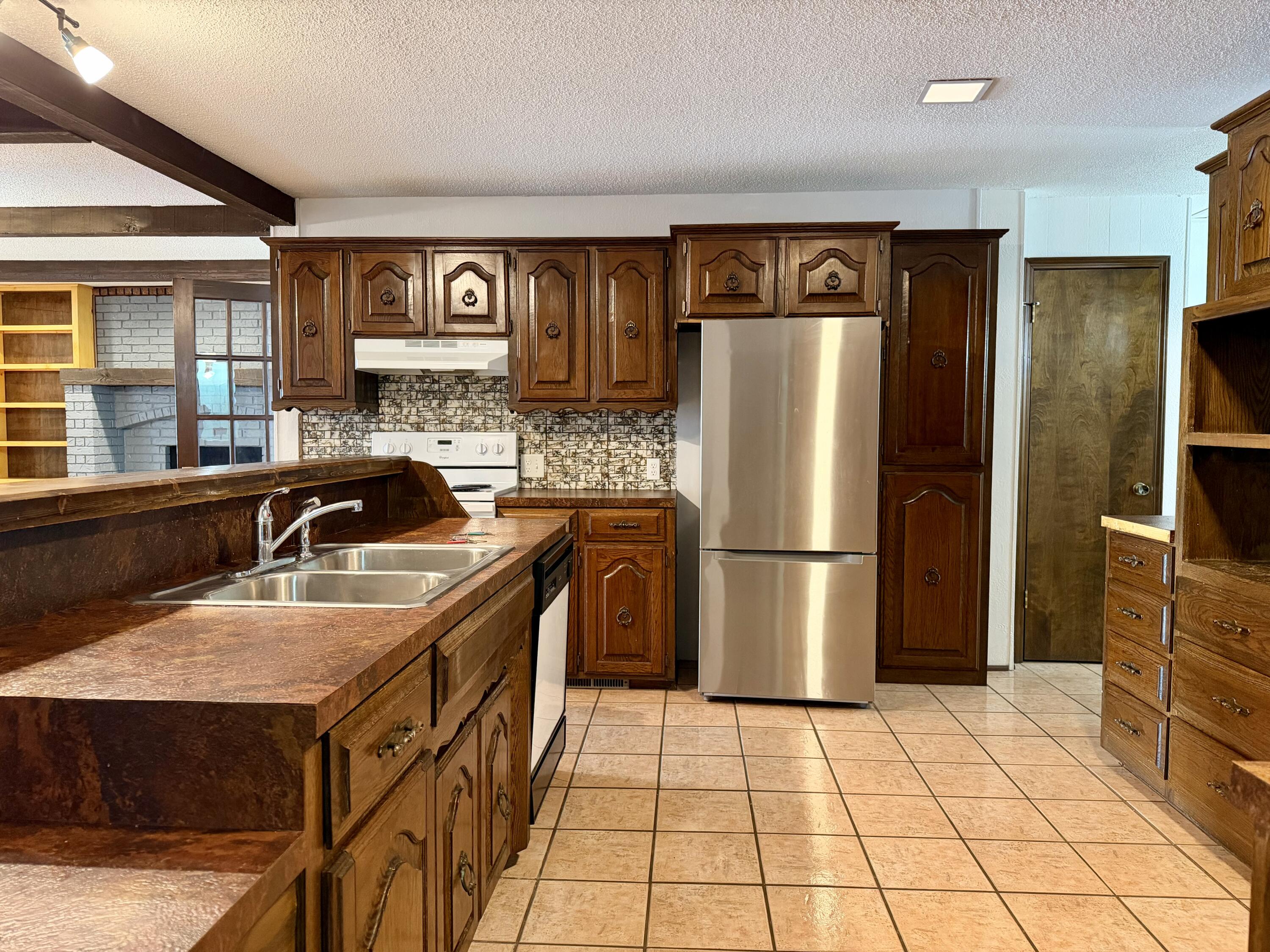 1018 South Lillian Avenue Property Photo 5