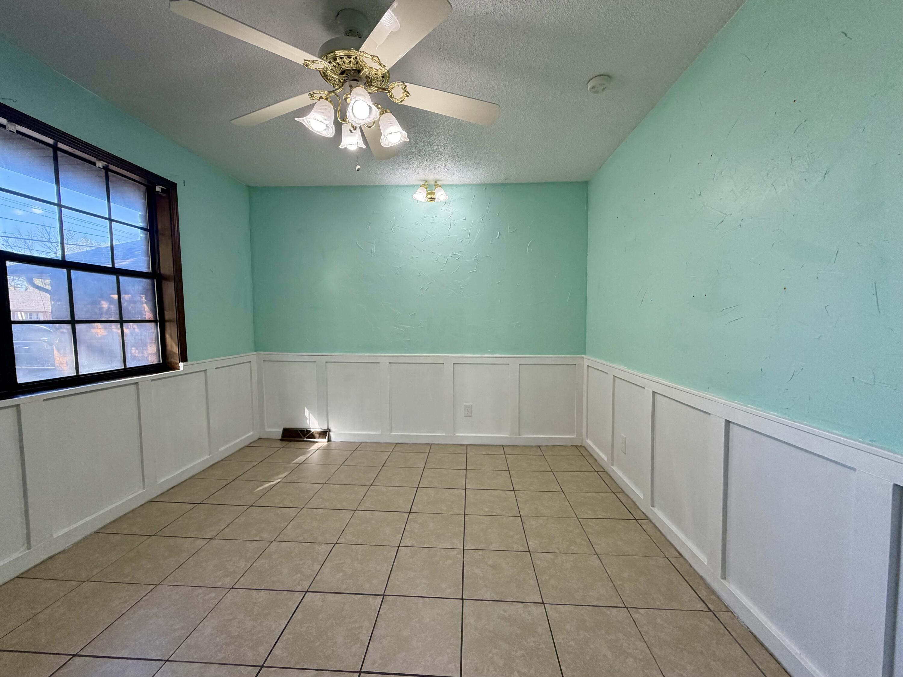 1018 South Lillian Avenue Property Photo 11