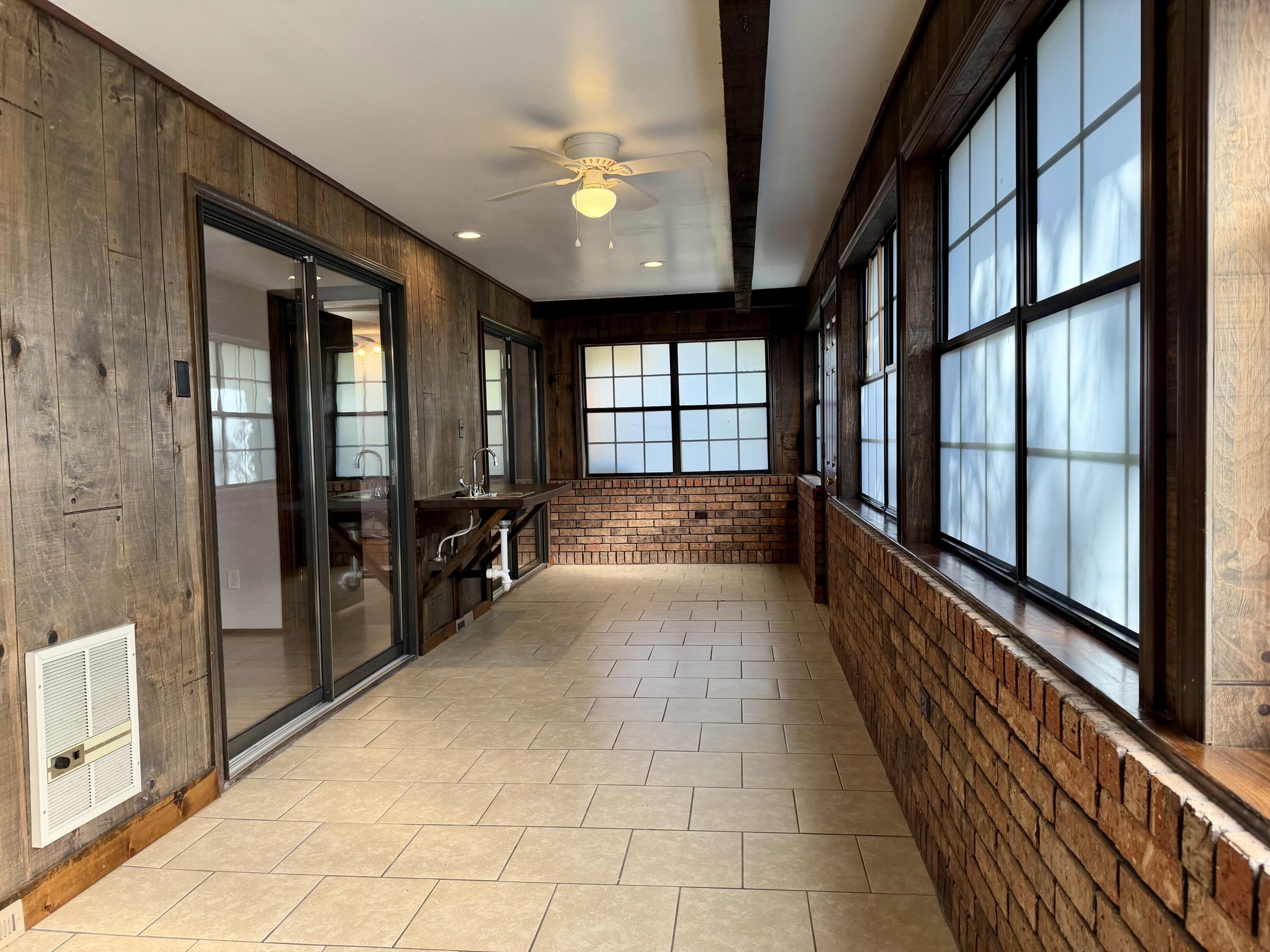 1018 South Lillian Avenue Property Photo 15