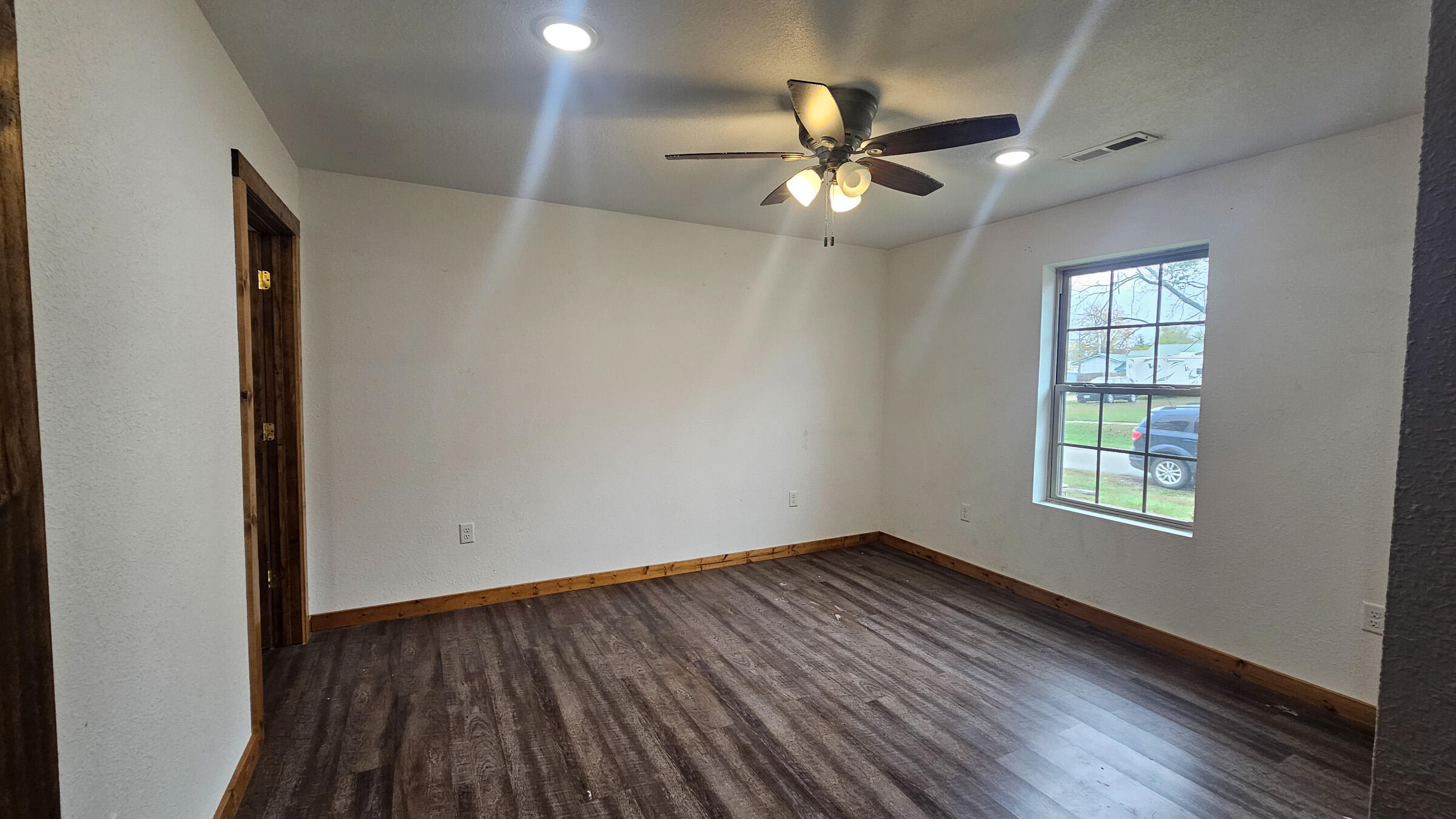 625/627 West Hawthorne Street Property Photo 7