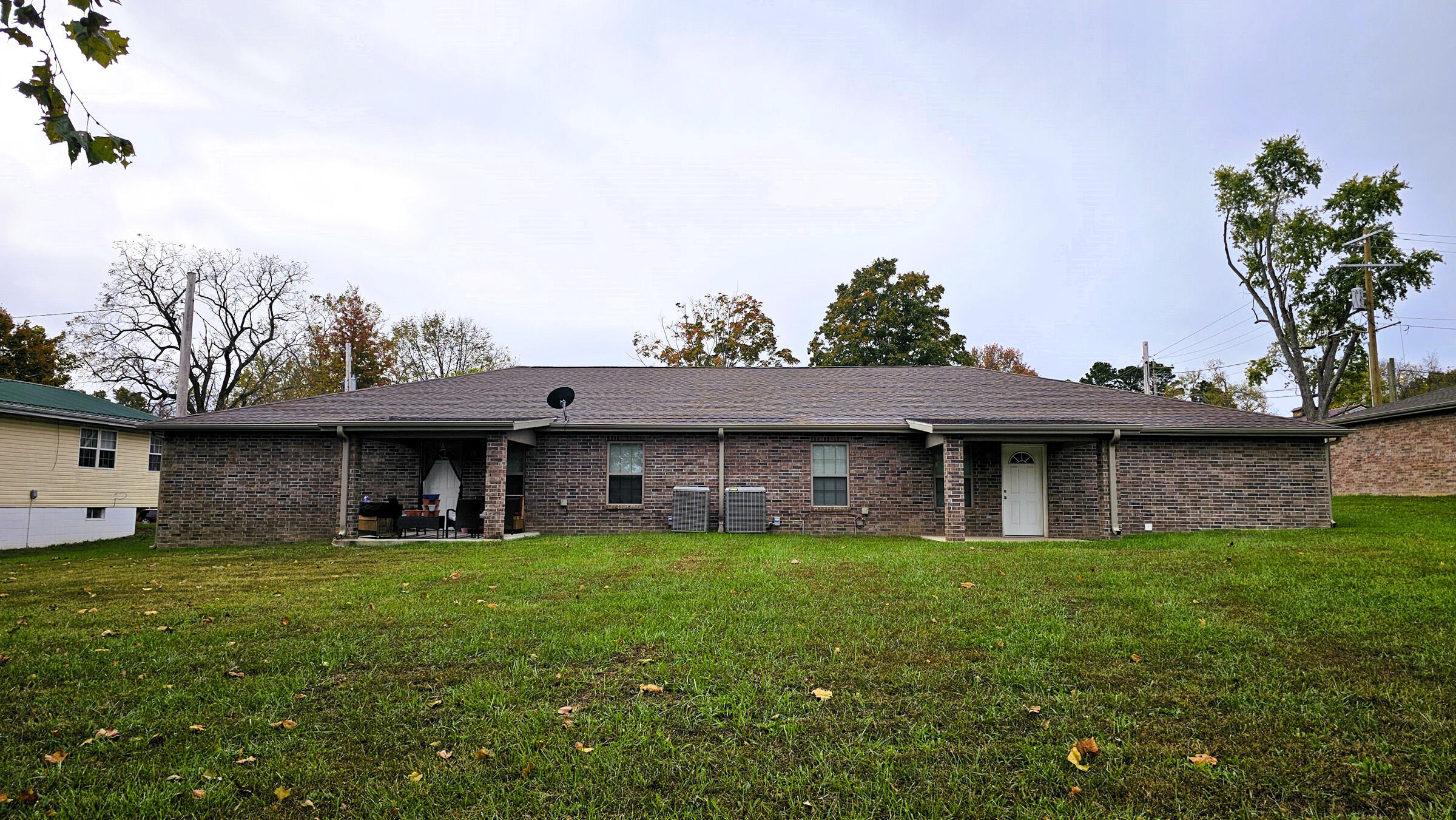 625/627 West Hawthorne Street Property Photo 10