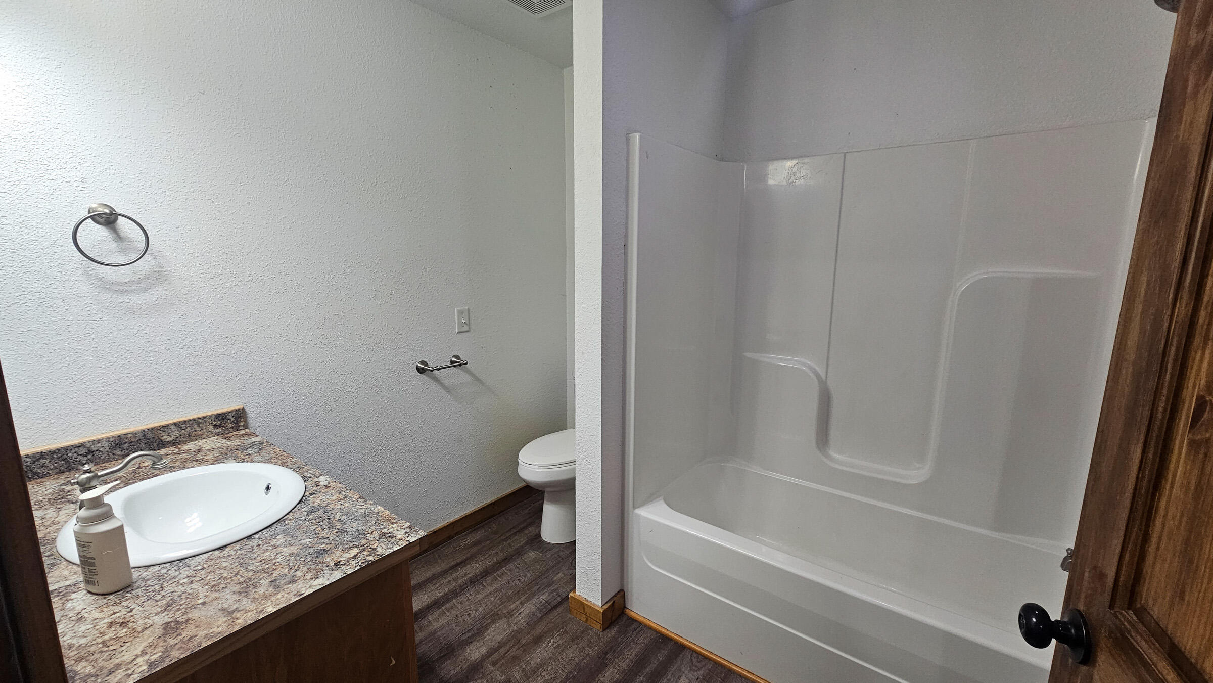 625/627 West Hawthorne Street Property Photo 14