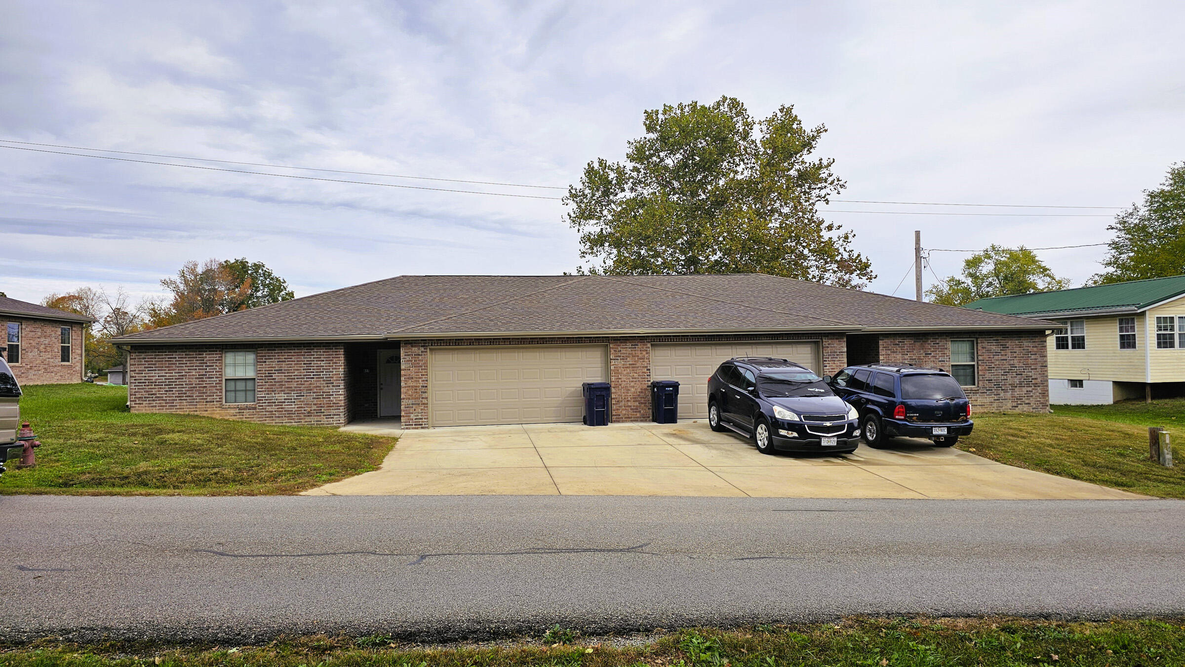 625/627 West Hawthorne Street Property Photo 24