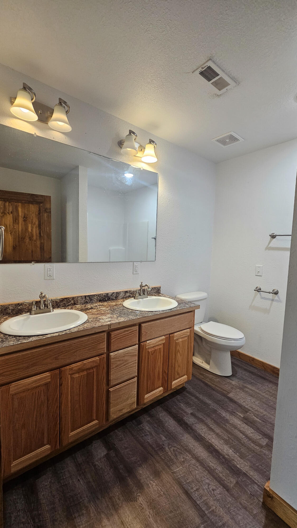 625/627 West Hawthorne Street Property Photo 7