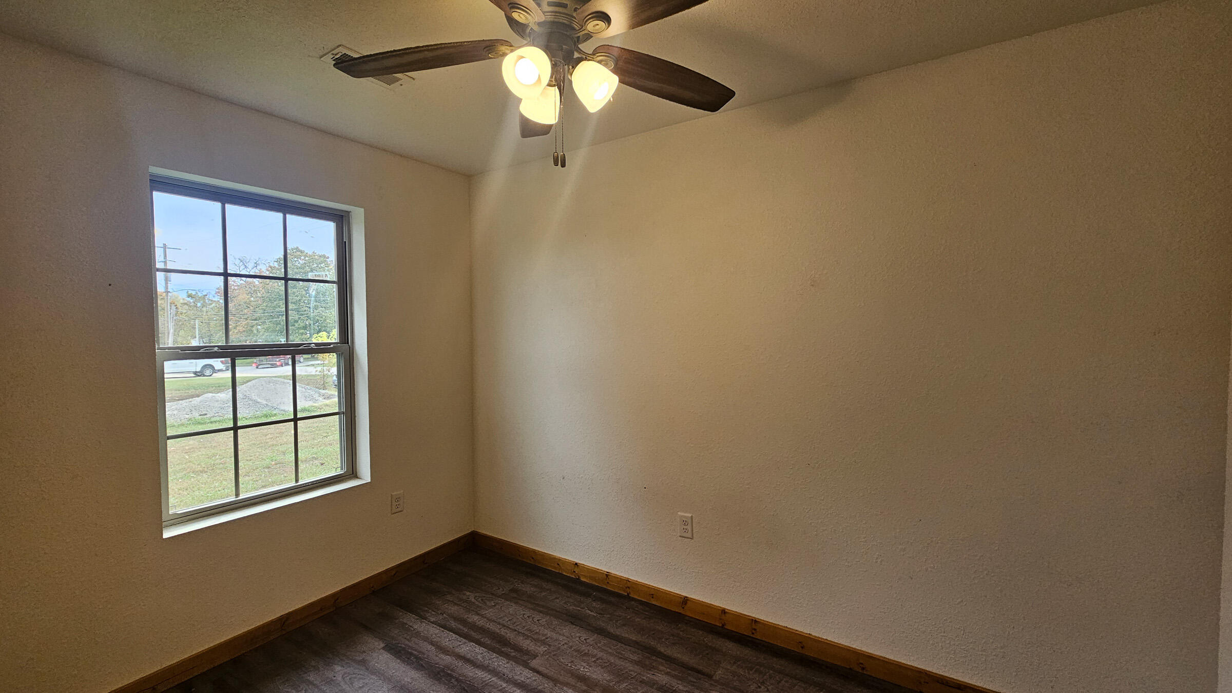 625/627 West Hawthorne Street Property Photo 12