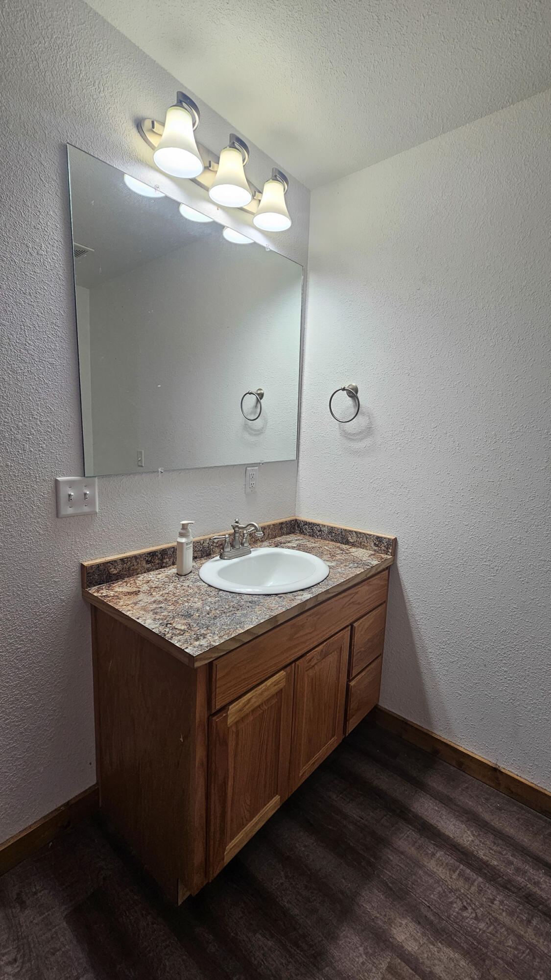 625/627 West Hawthorne Street Property Photo 14