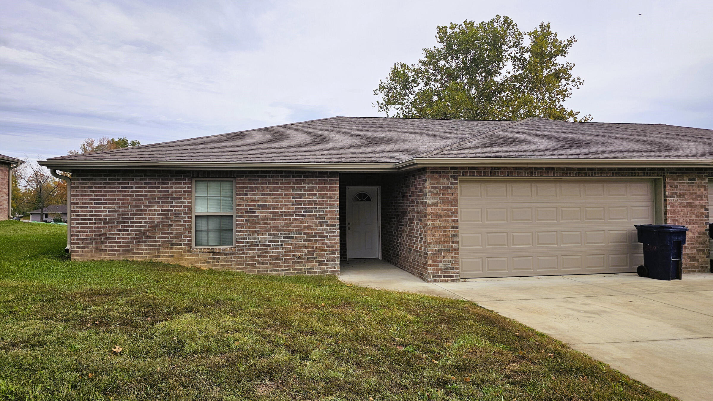 625/627 West Hawthorne Street Property Photo 21