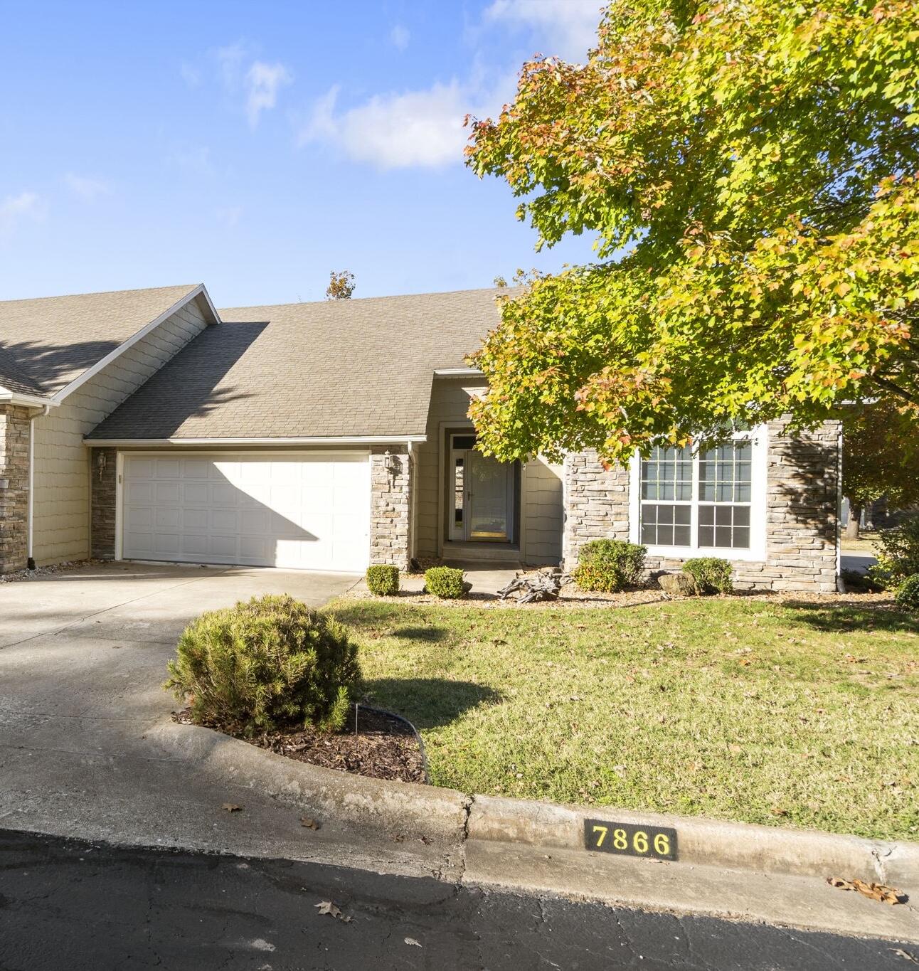 7866 Cozy Cove Road Property Photo 1