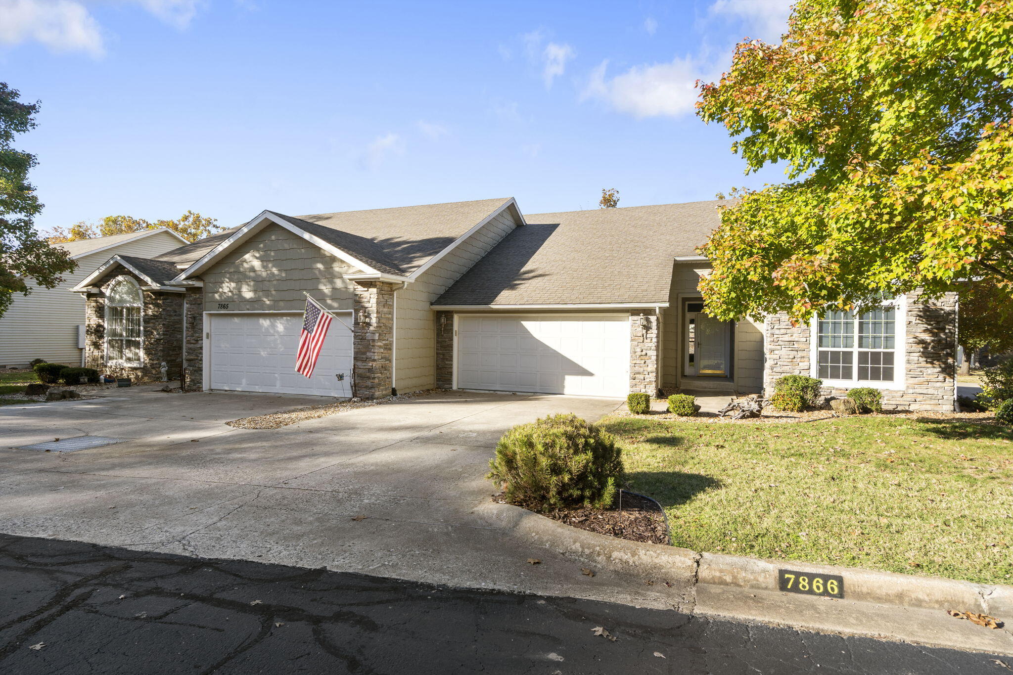 7866 Cozy Cove Road Property Photo 2