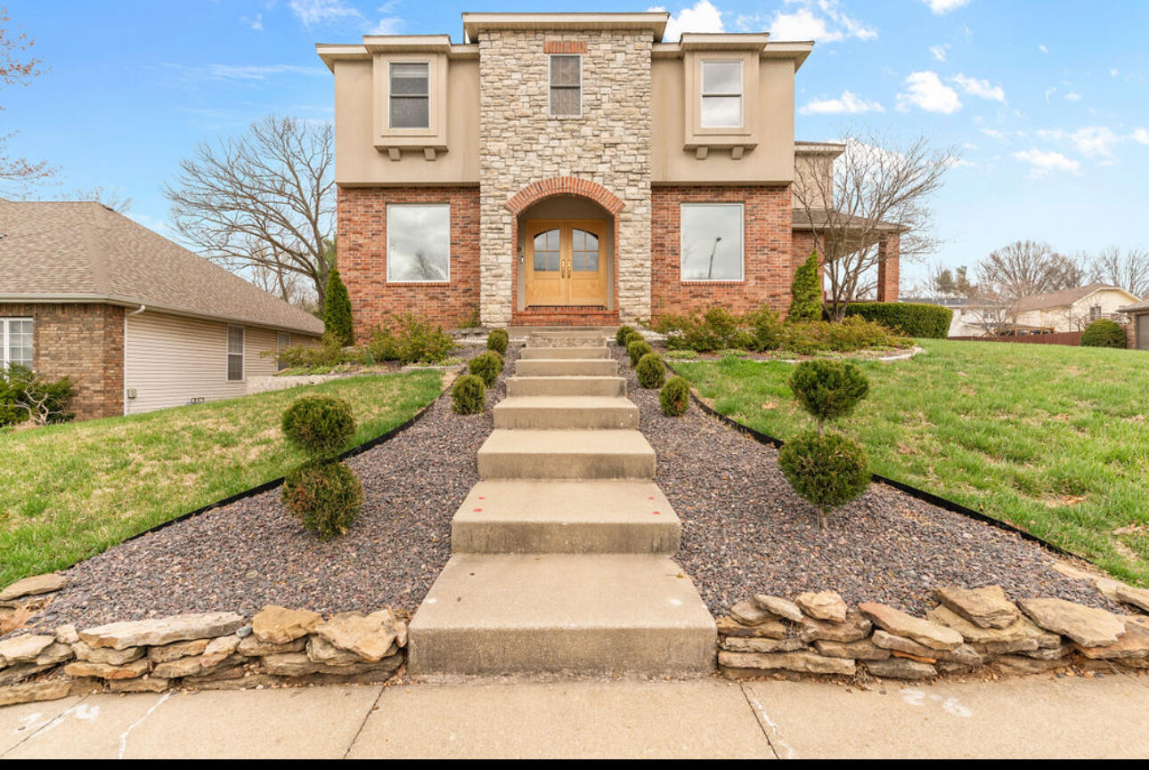 903 East Gaslight Drive Property Photo 1