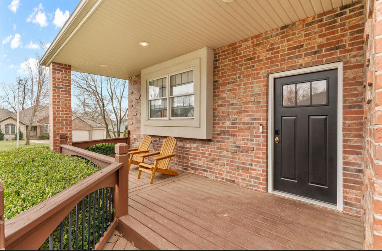 903 East Gaslight Drive Property Photo 5