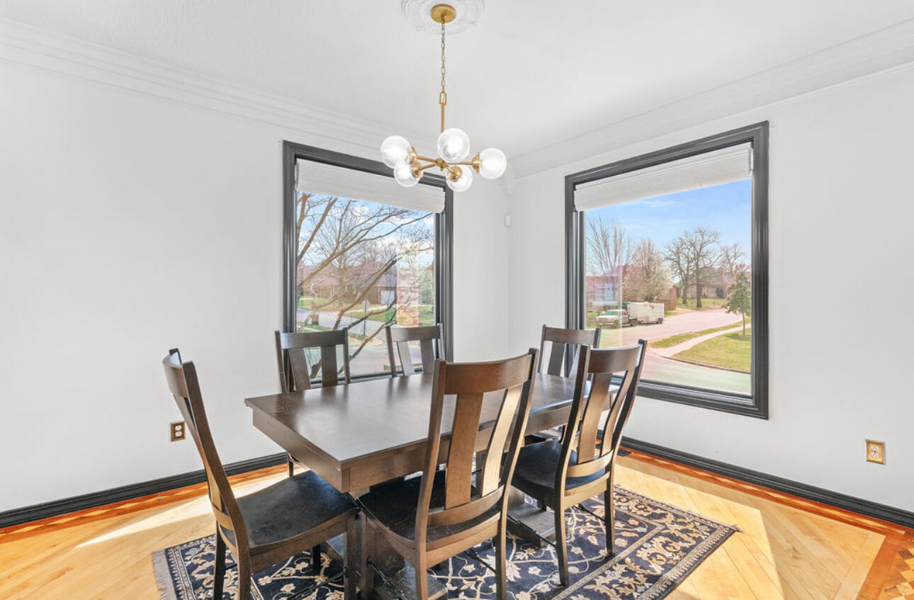 903 East Gaslight Drive Property Photo 12