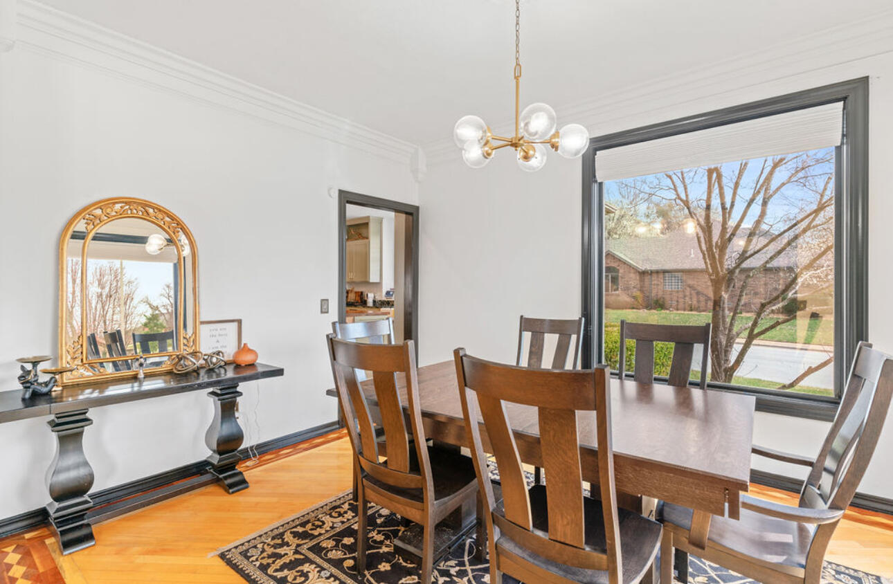 903 East Gaslight Drive Property Photo 13