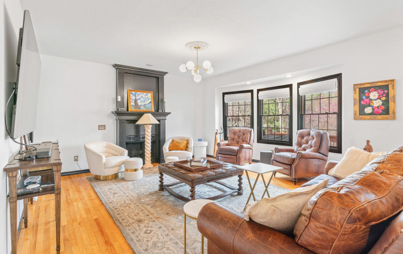 903 East Gaslight Drive Property Photo 14